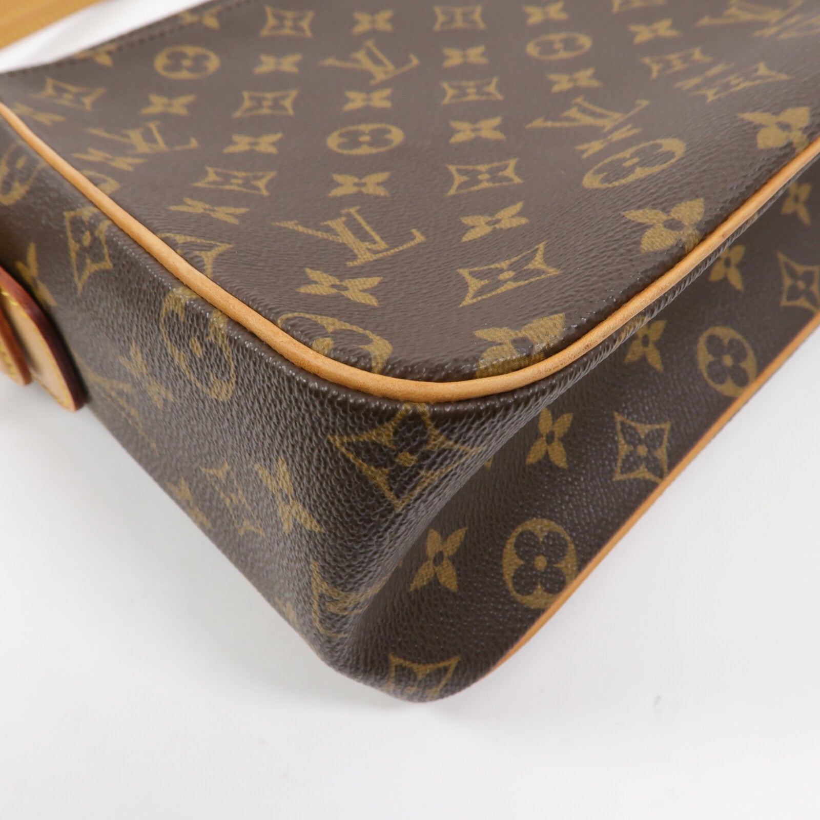 LOUIS VUITTON Monogram Viva Cite GM肩背袋