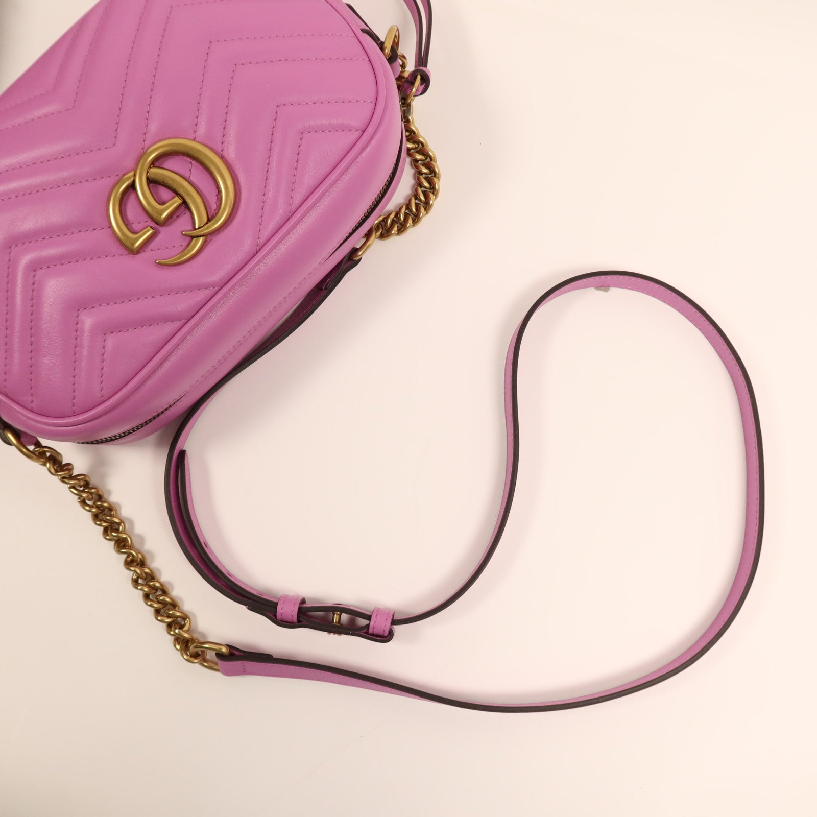 GUCCI 牛皮皮革GG Marmont金扣肩背袋