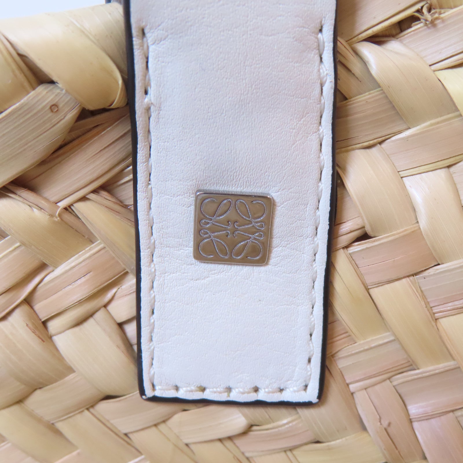 LOEWE 【激減優惠】Raffia/皮革Basket In Palm銀扣手挽袋米色/白色