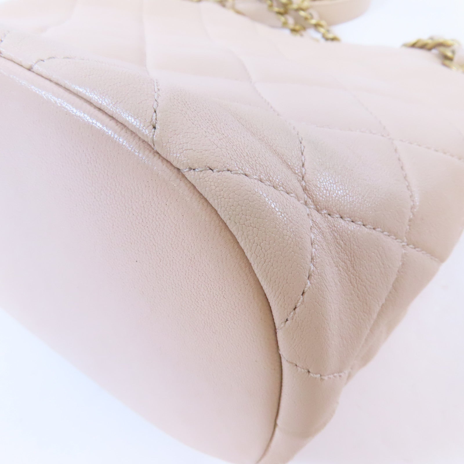 CHANEL 【激減優惠】菱格羊皮皮革Bucket Bag金扣鏈帶肩背袋米色