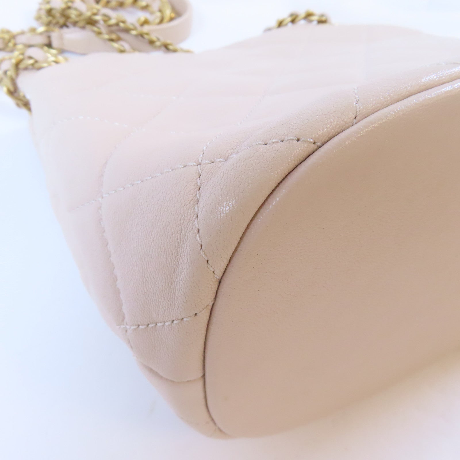 CHANEL 【激減優惠】菱格羊皮皮革Bucket Bag金扣鏈帶肩背袋米色
