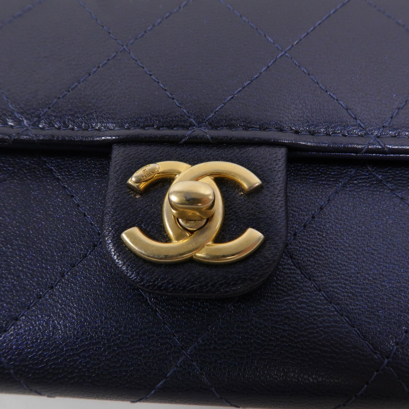 CHANEL 牛皮皮革Chic Pearl Wallet On Chain鏈帶肩背袋