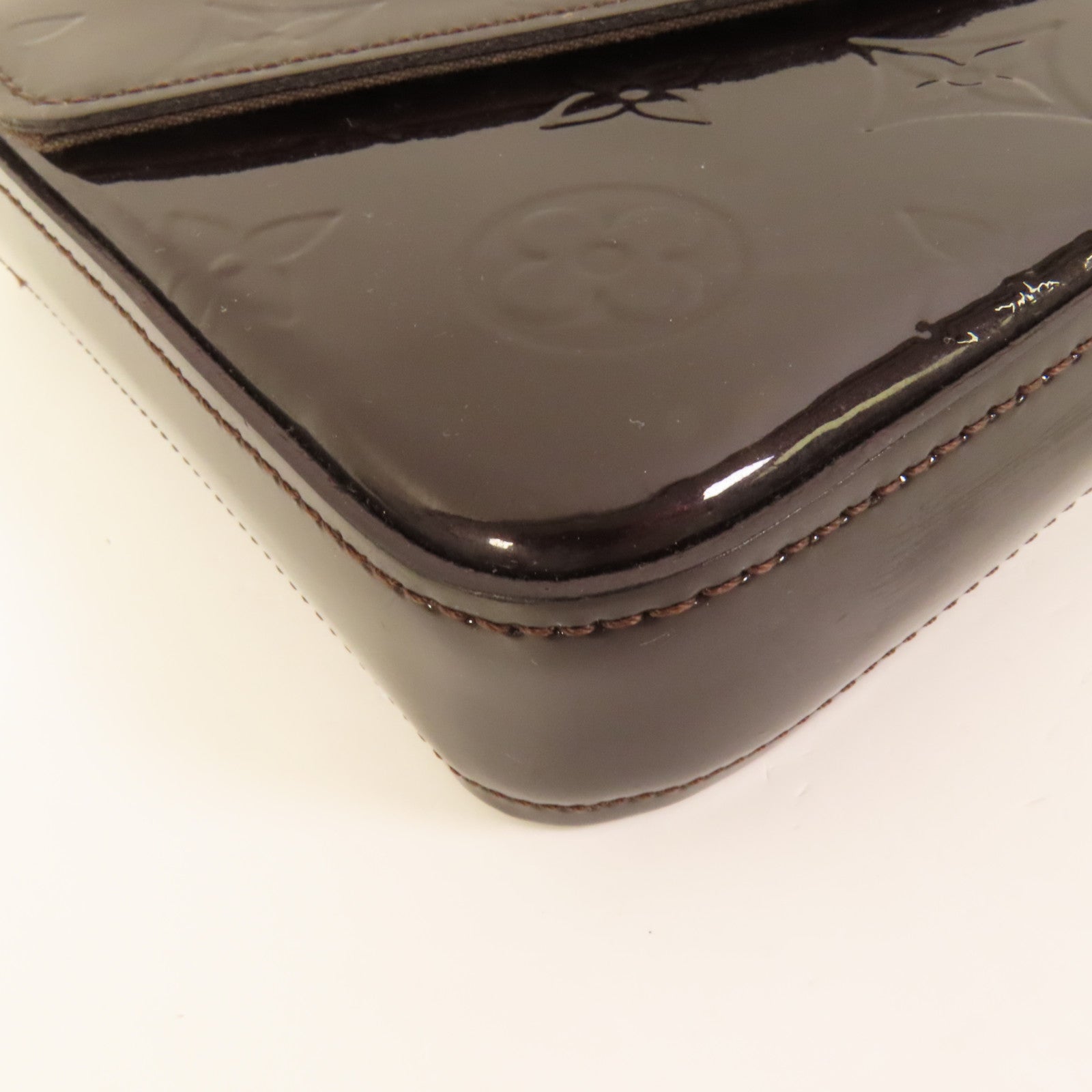 LOUIS VUITTON Vernis Pochette Felicie金扣肩背袋