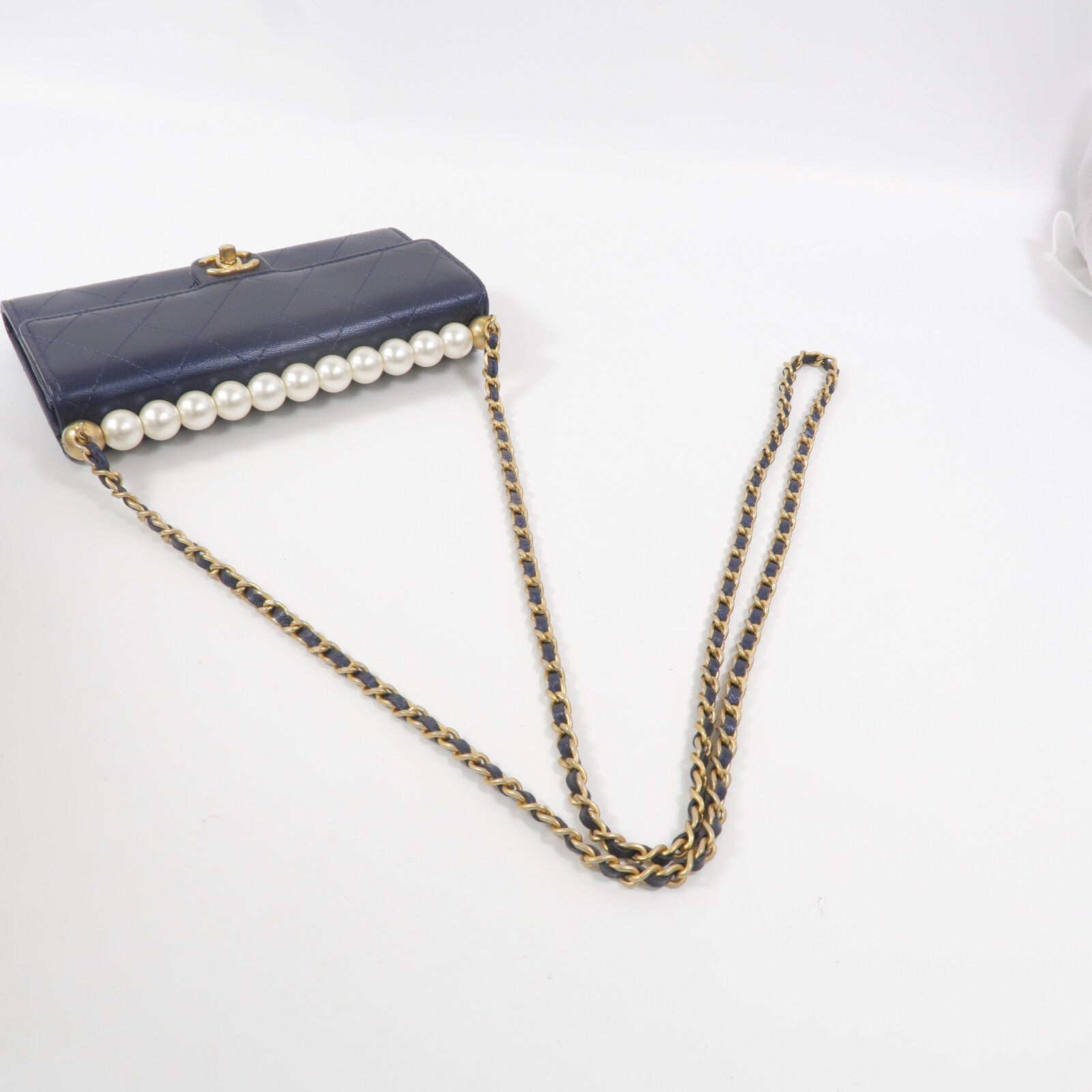 CHANEL 牛皮皮革Chic Pearl Wallet On Chain鏈帶肩背袋