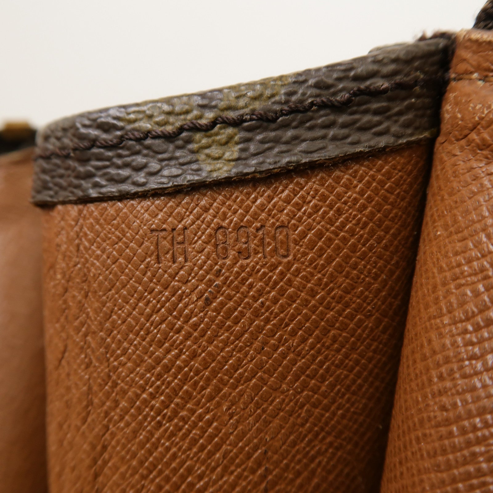 LOUIS VUITTON Monogram Poche Documents金扣手拿包啡色