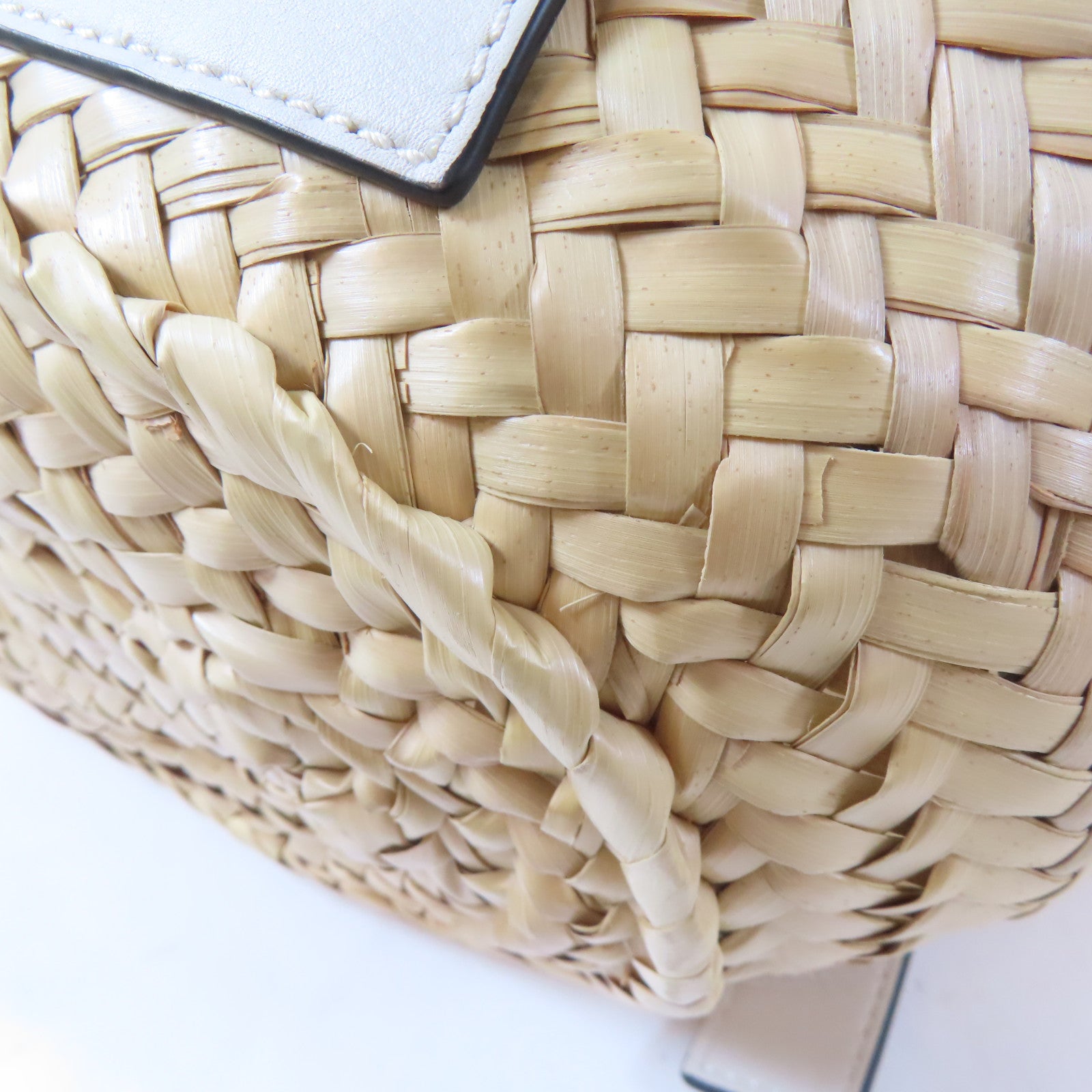 LOEWE 【激減優惠】Raffia/皮革Basket In Palm銀扣手挽袋米色/白色