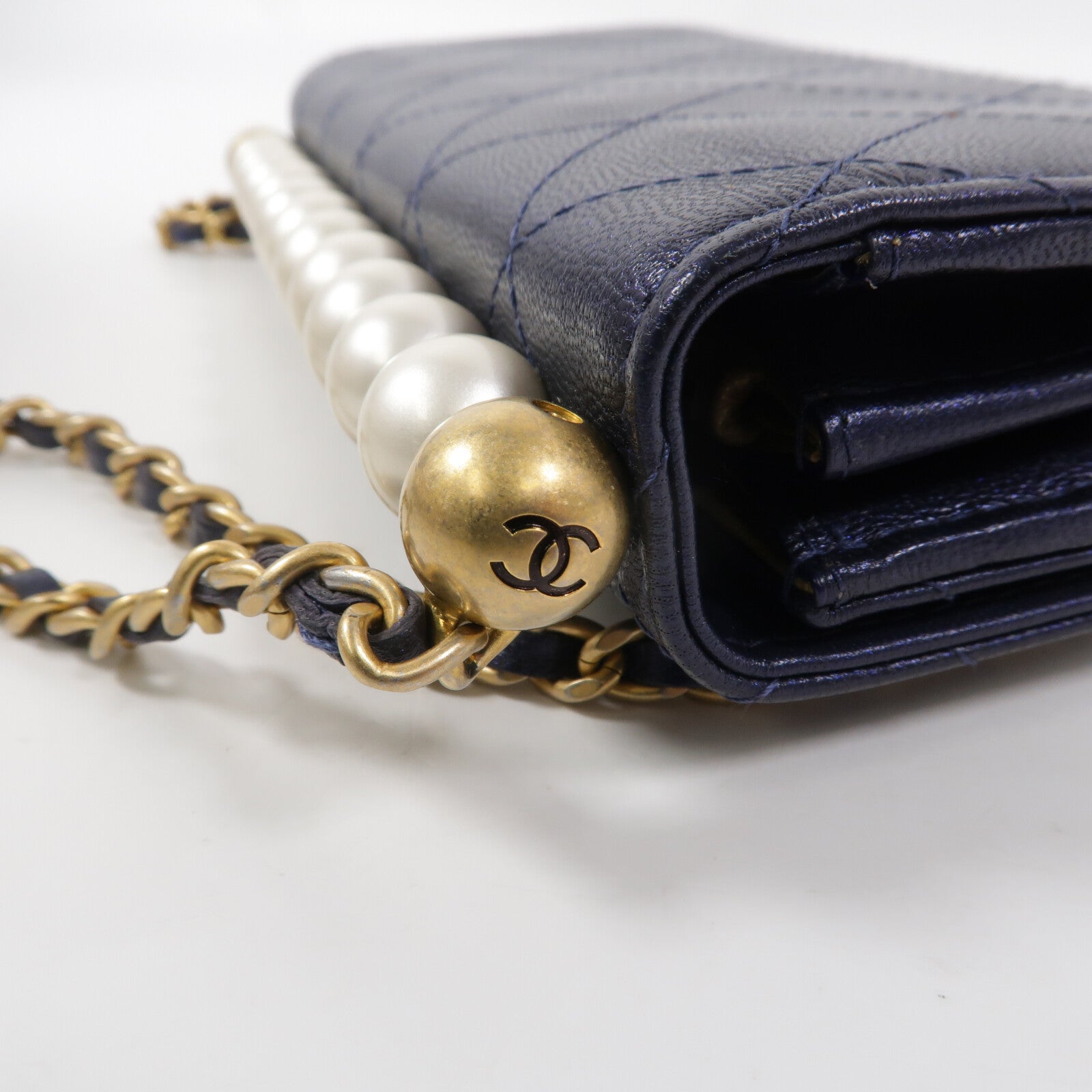 CHANEL 牛皮皮革Chic Pearl Wallet On Chain鏈帶肩背袋