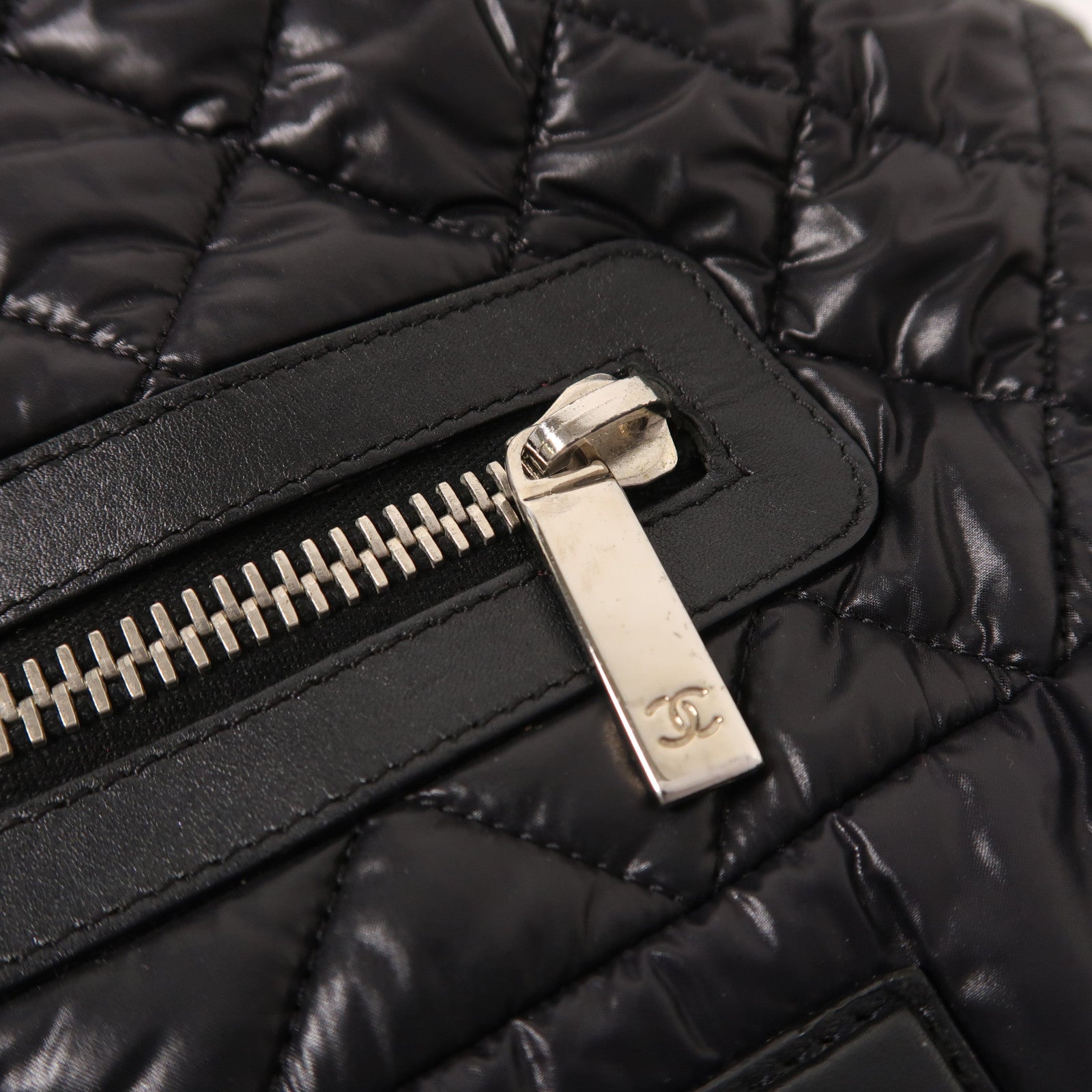 CHANEL 尼龍Coco Cocoon銀扣肩背袋