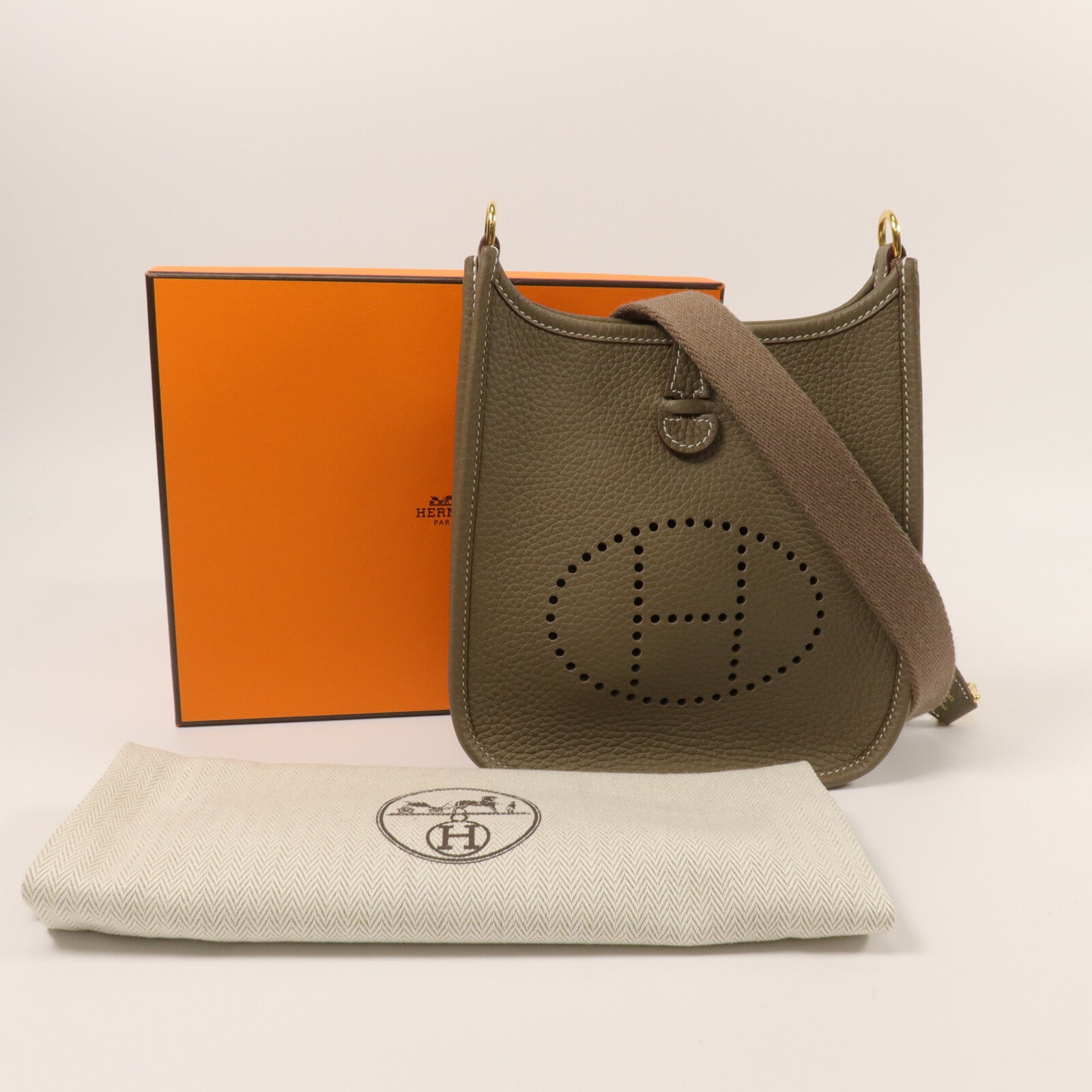 HERMES Clemence皮革Evelyne TPM肩背袋Etoupe