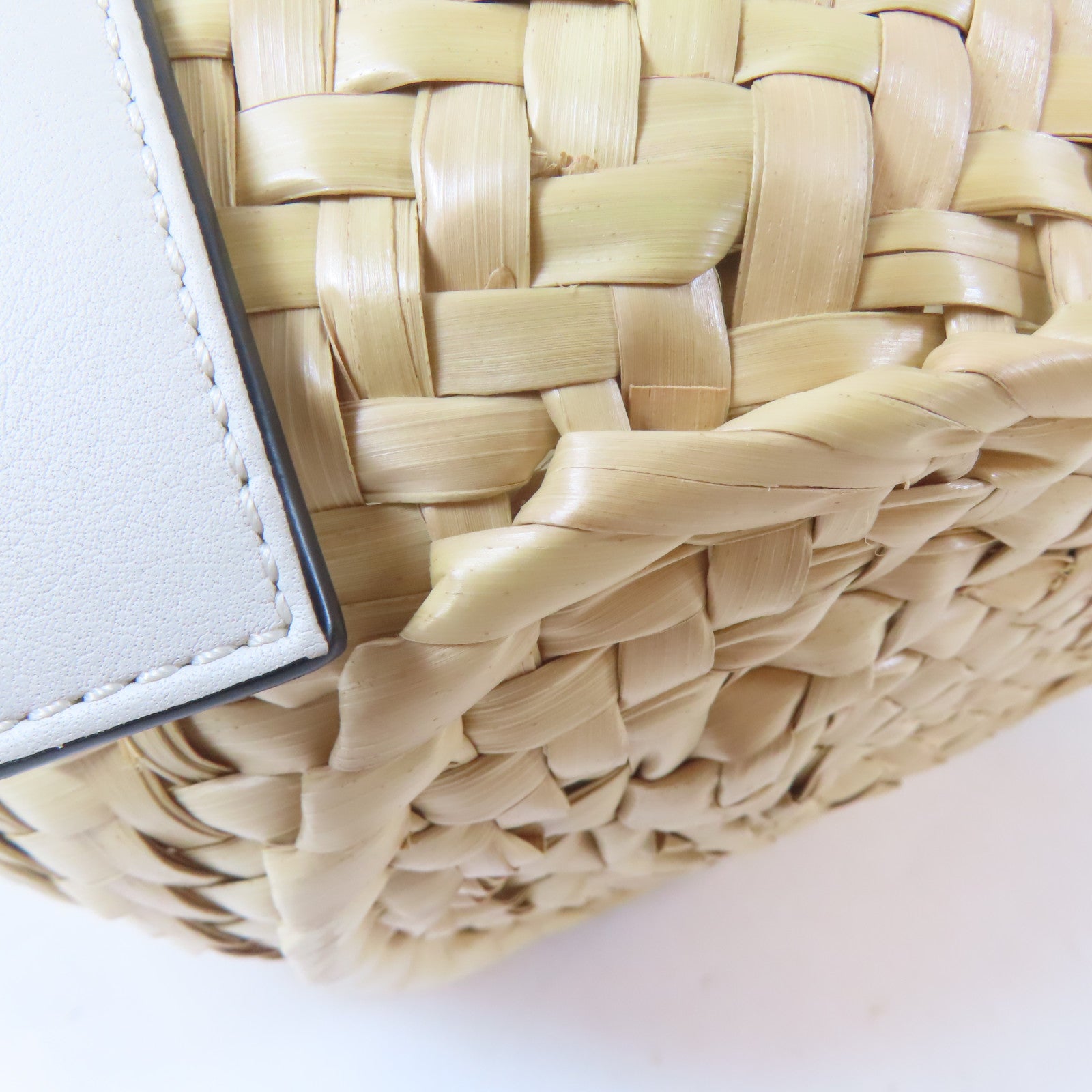 LOEWE 【激減優惠】Raffia/皮革Basket In Palm銀扣手挽袋米色/白色