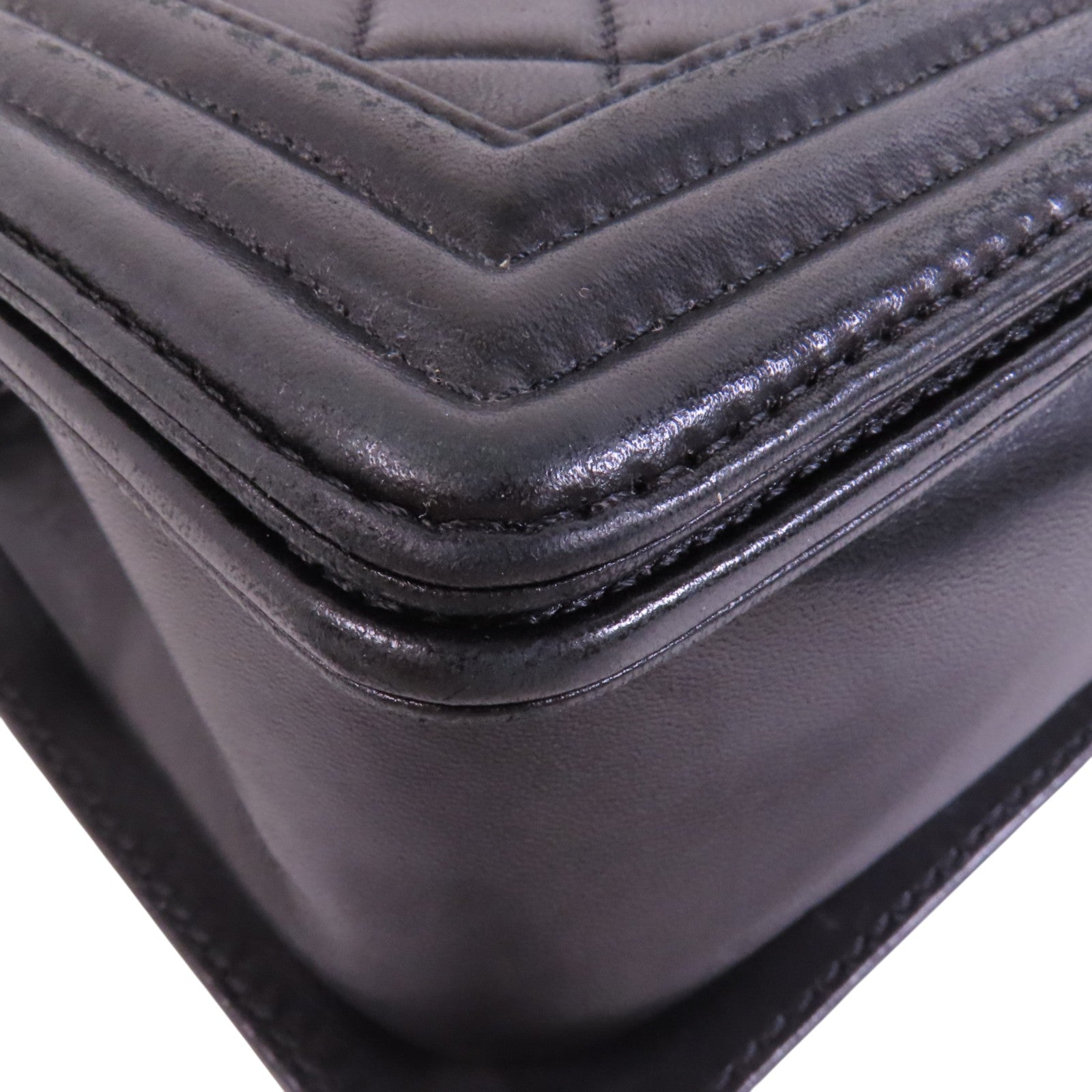 CHANEL 羊皮皮革Boy Chanel銀扣鏈帶肩背袋