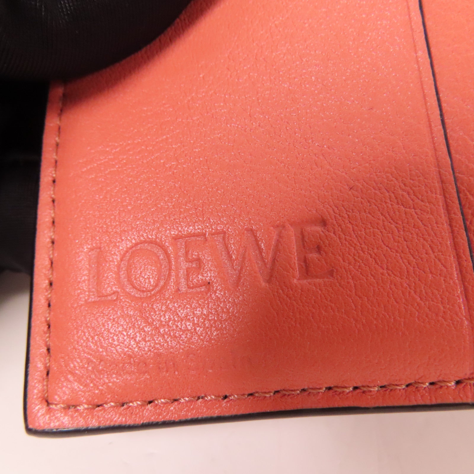LOEWE 牛皮皮革Compact Zip Wallet銀扣錢包