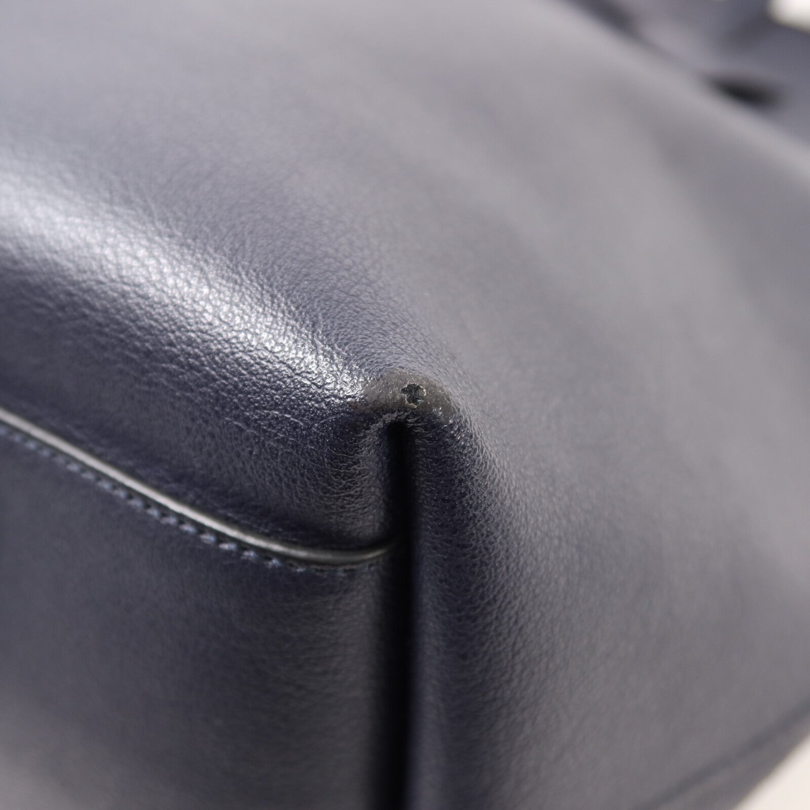 YVES SAINT LAURENT 牛皮皮革Tote Bag銀扣手挽袋