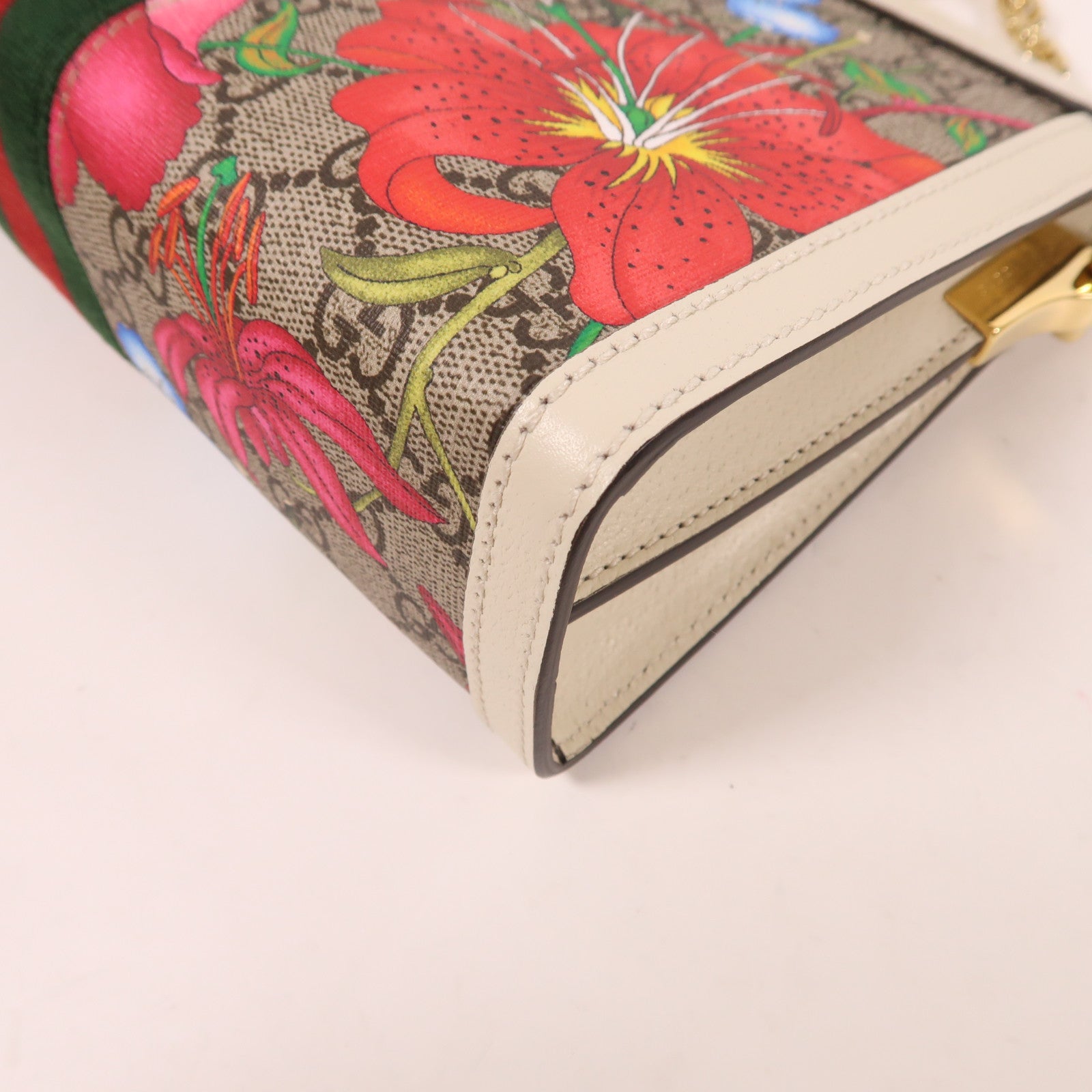 GUCCI 塗層帆布GG Supreme Ophidie金扣鏈帶肩背袋