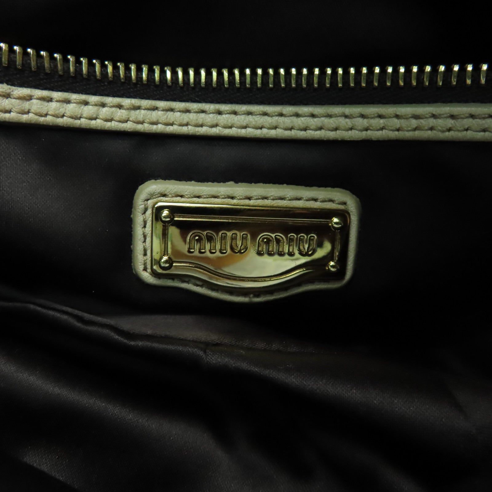 Miu Miu 【激減優惠】牛皮皮革Shoulder Bag金扣肩背袋米色