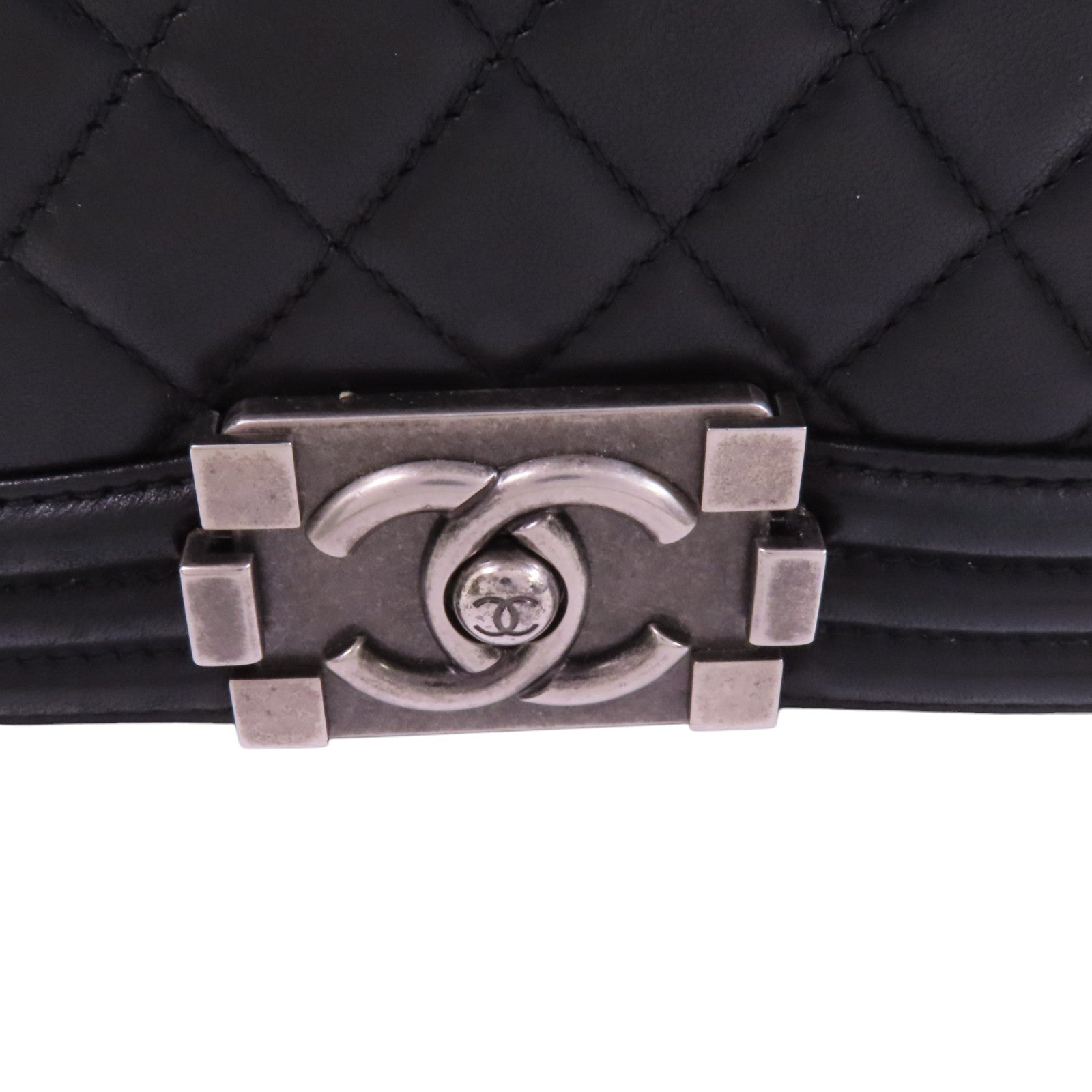 CHANEL 羊皮皮革Boy Chanel銀扣鏈帶肩背袋