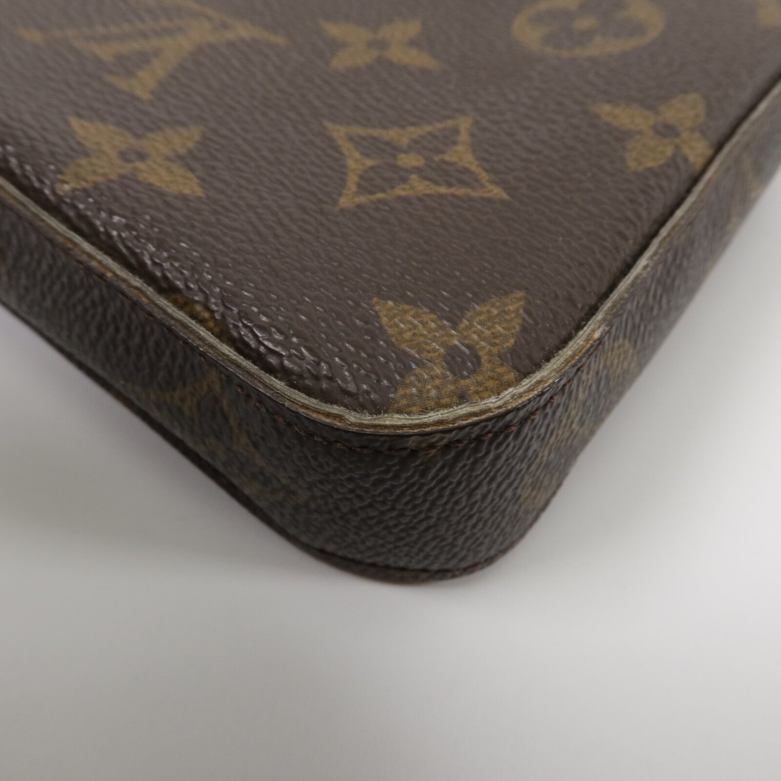 LOUIS VUITTON Monogram Pochette Felicie金扣鏈帶肩背袋