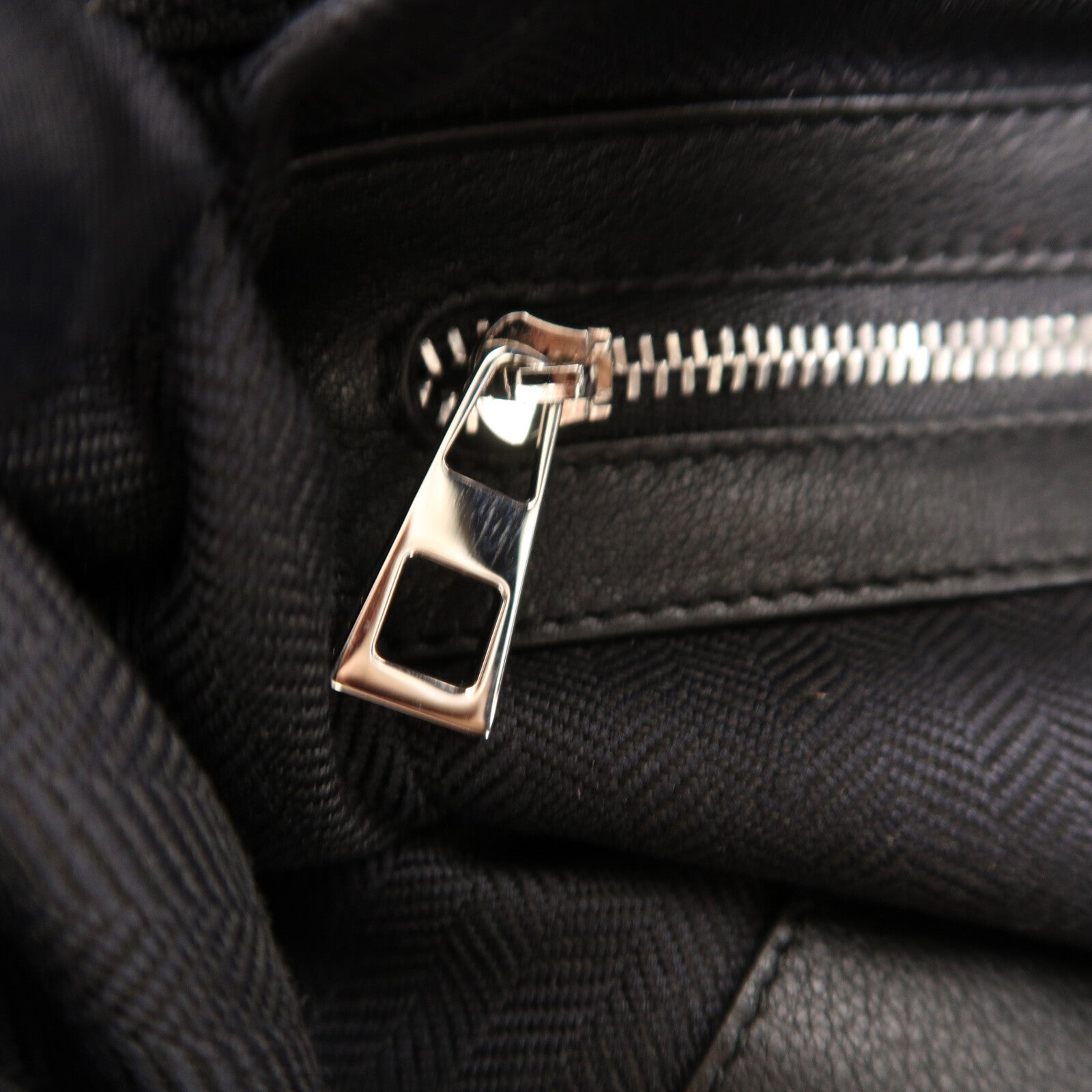 LOEWE 牛皮皮革Flamenco Medium肩背袋