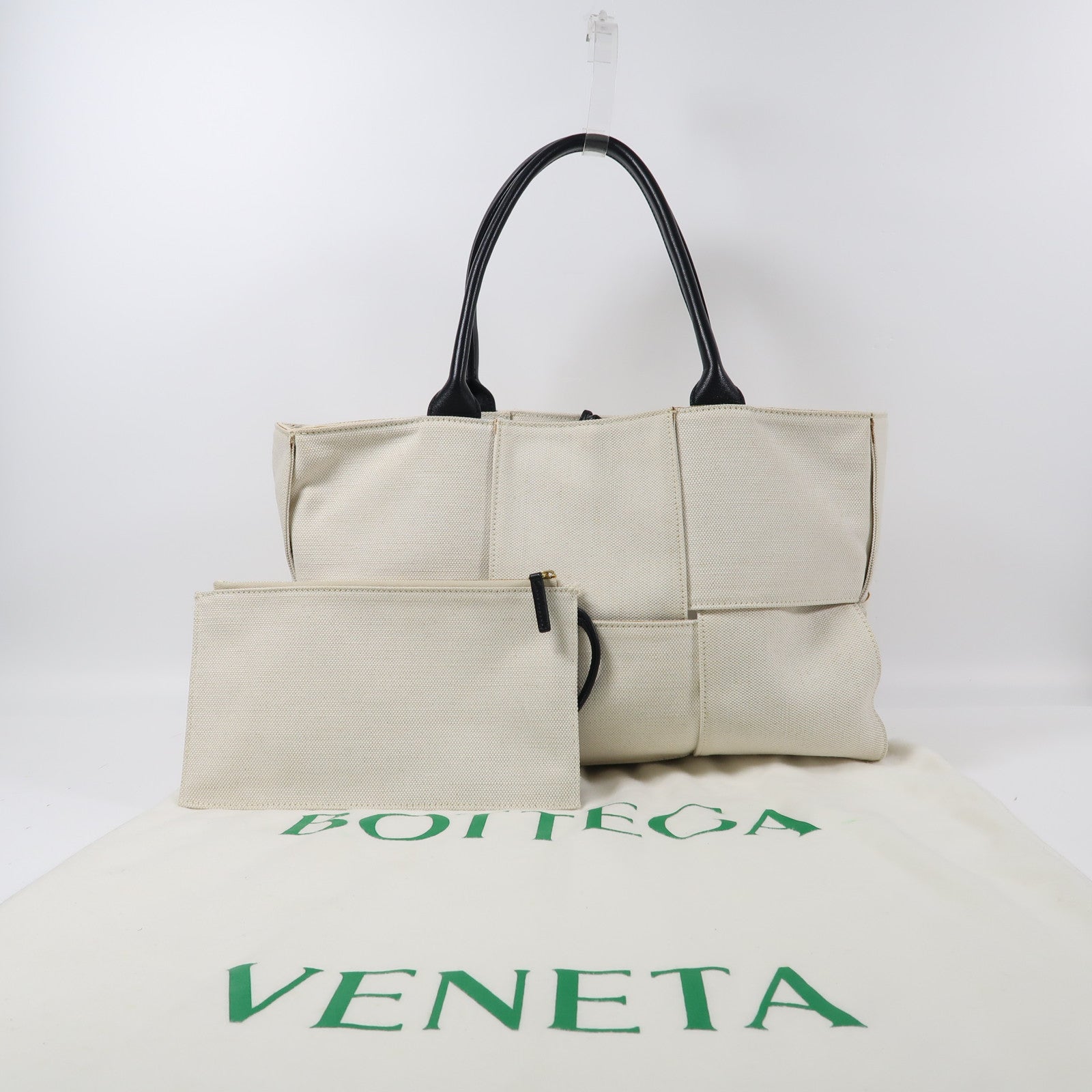 BOTTEGA VENETA 帆布Arco Tote Bag金扣手挽袋白色/黑色
