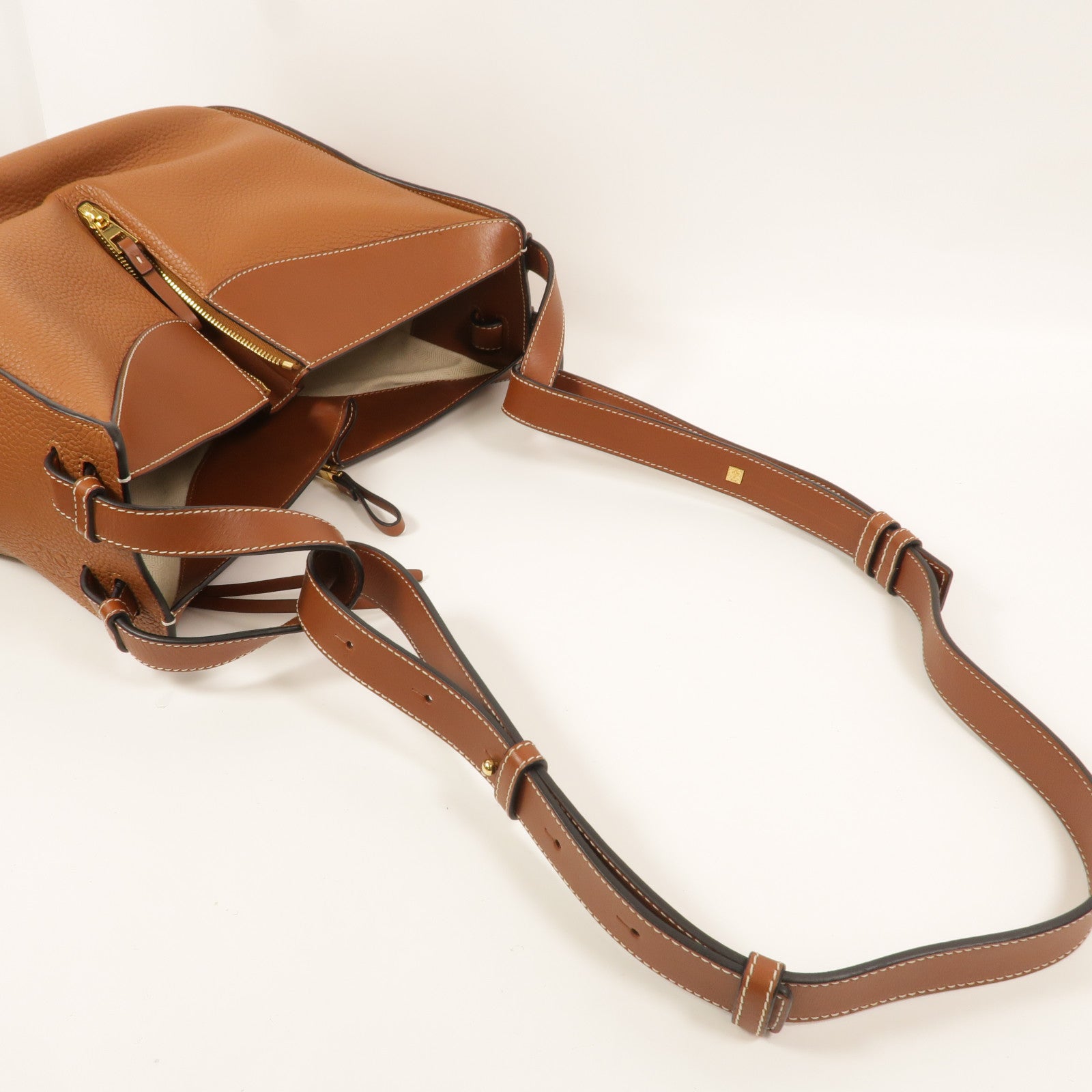 LOEWE 牛皮皮革Hammock Medium手挽肩背兩用袋