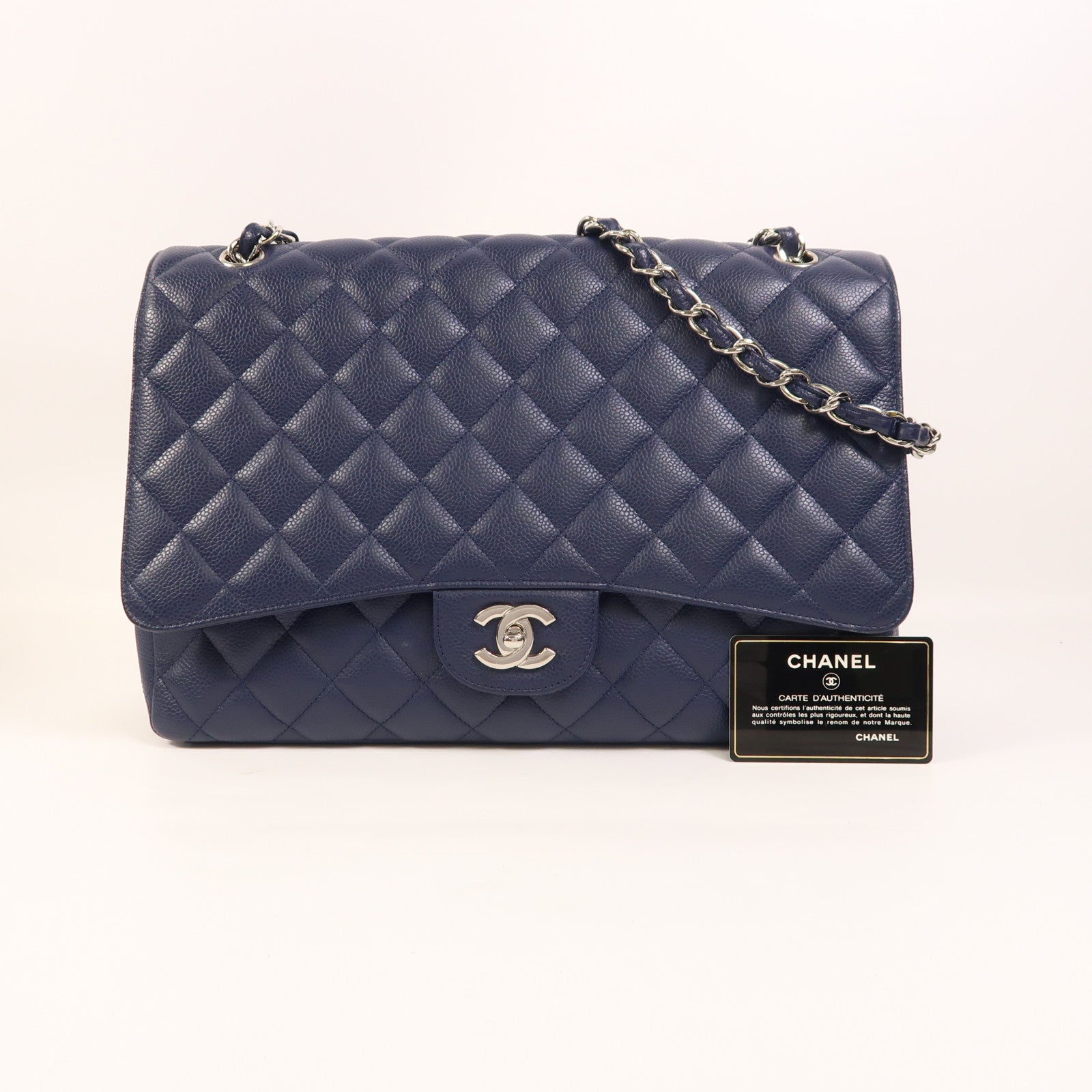 CHANEL 牛皮皮革Maxi Classic銀扣鏈帶肩背袋