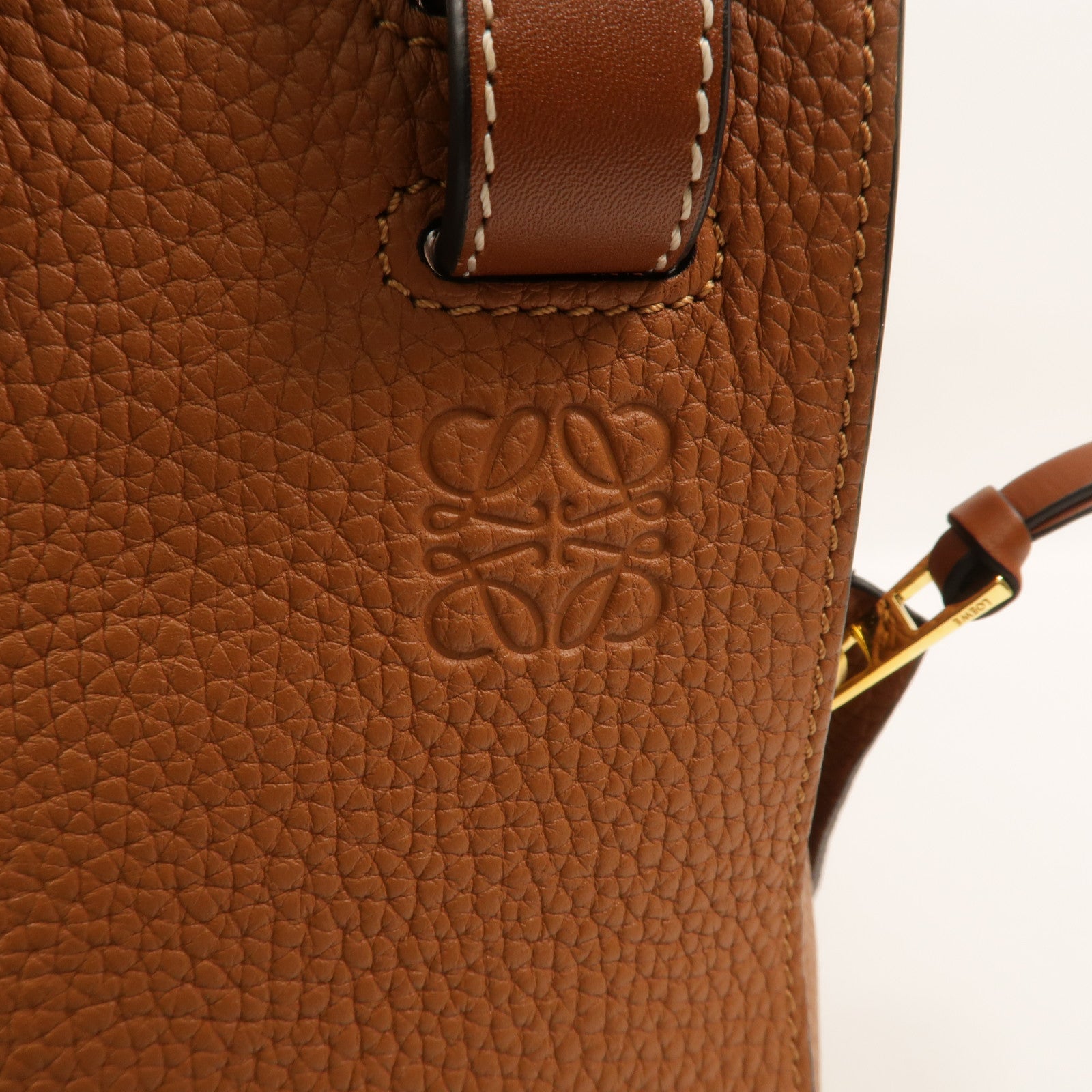 LOEWE 牛皮皮革Hammock Medium手挽肩背兩用袋