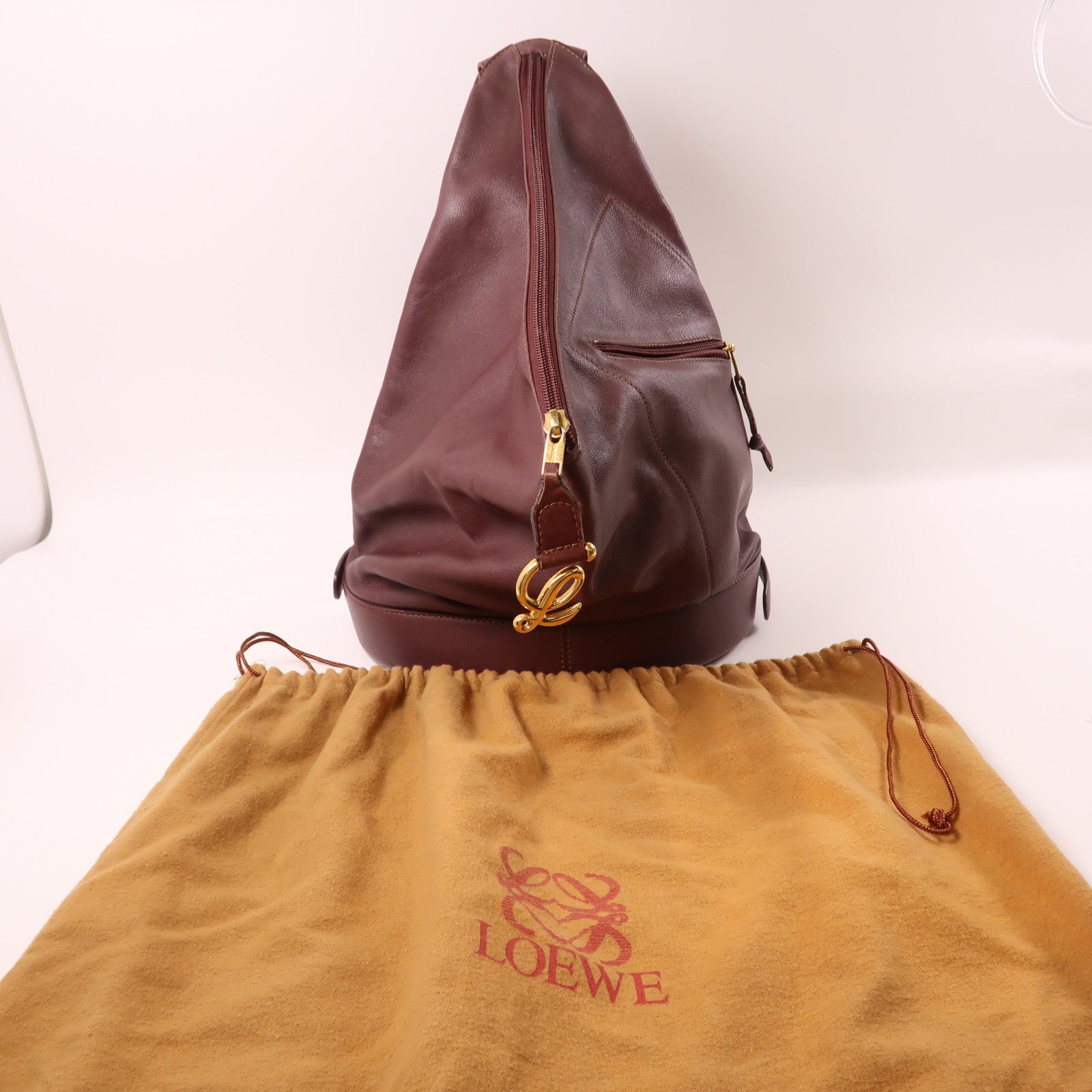 LOEWE 牛皮皮革Backpack金扣背包酒紅色