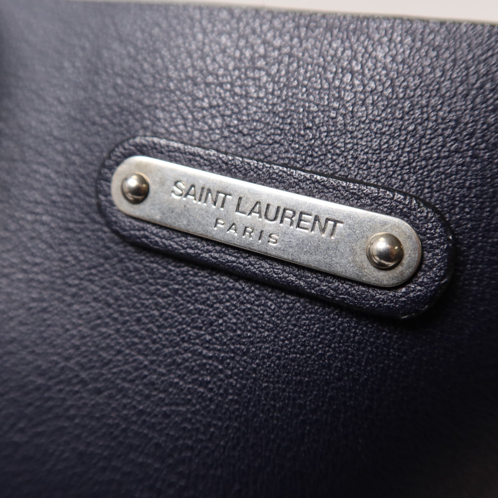 YVES SAINT LAURENT 牛皮皮革Tote Bag銀扣手挽袋