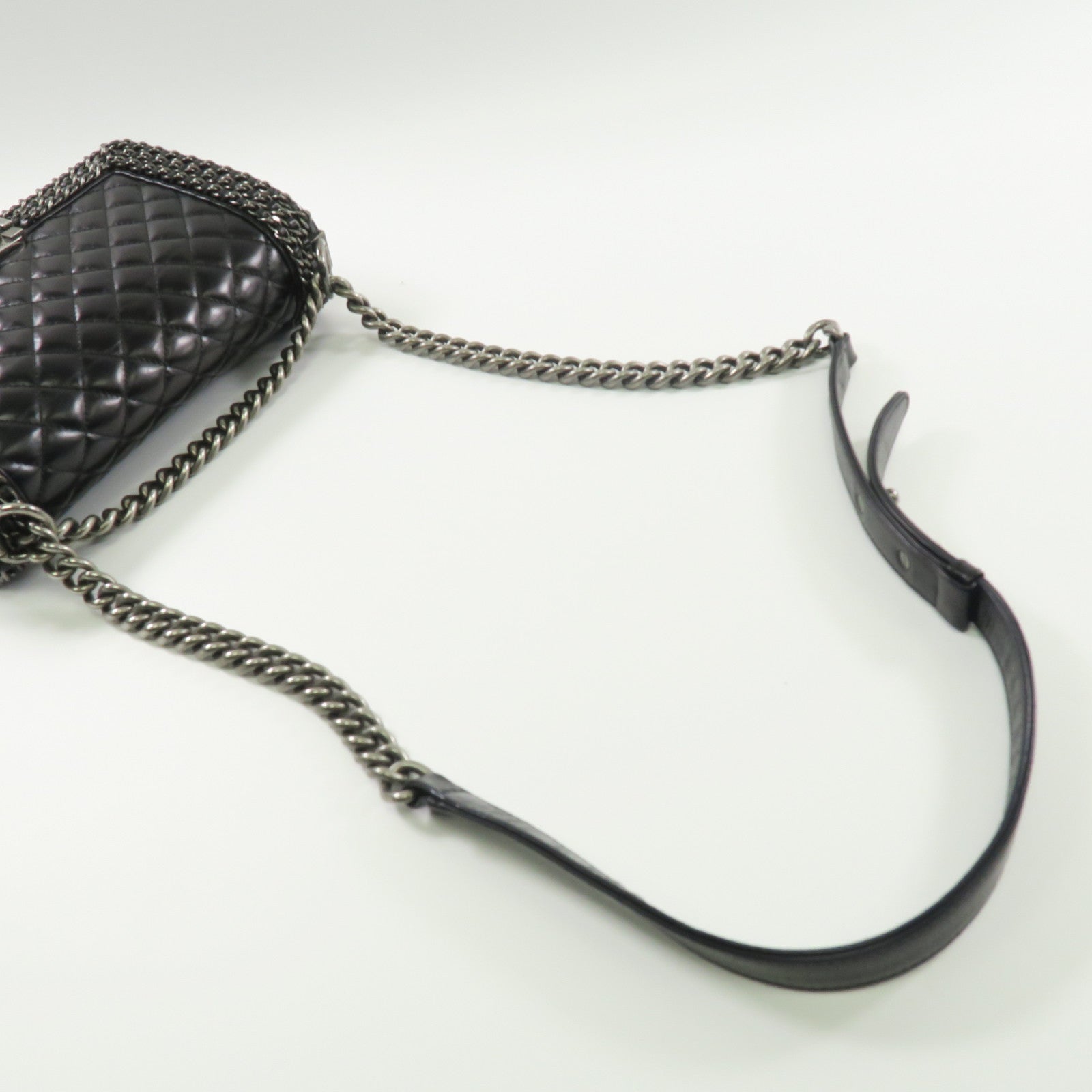 CHANEL 羊皮皮革Boy 25銀扣鏈帶肩背袋黑色