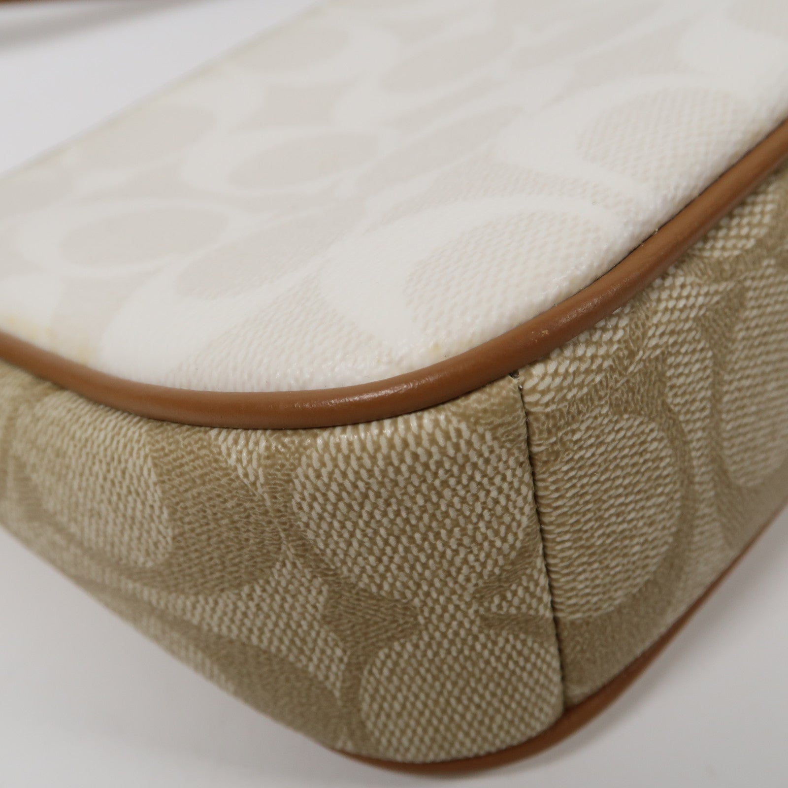 COACH 塗層帆布Shoulder Bag金扣肩背袋啡色/白色