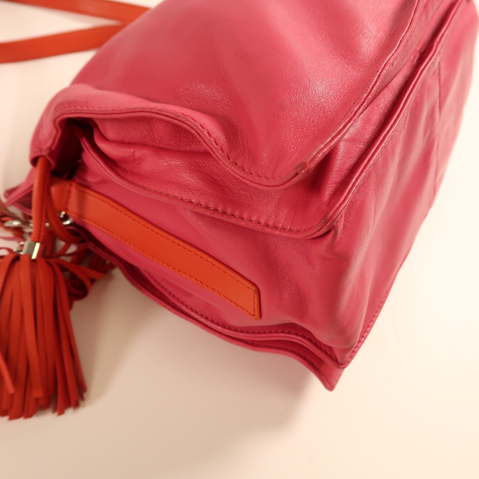 LOEWE 牛皮皮革Shoulder Bag銀扣肩背袋