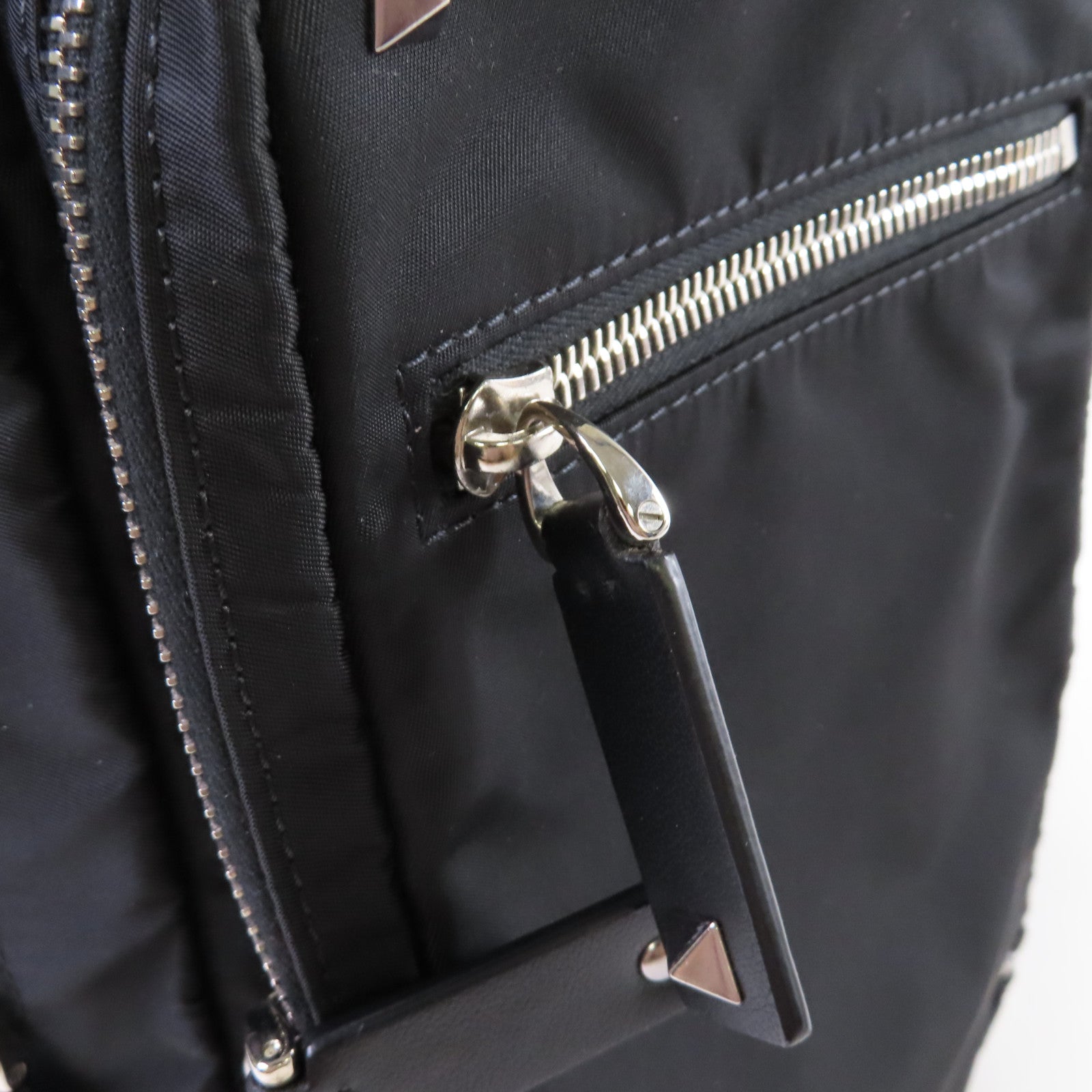 Valentino 【激減優惠】尼龍VLTN Shoulder Bag銀扣肩背袋黑色
