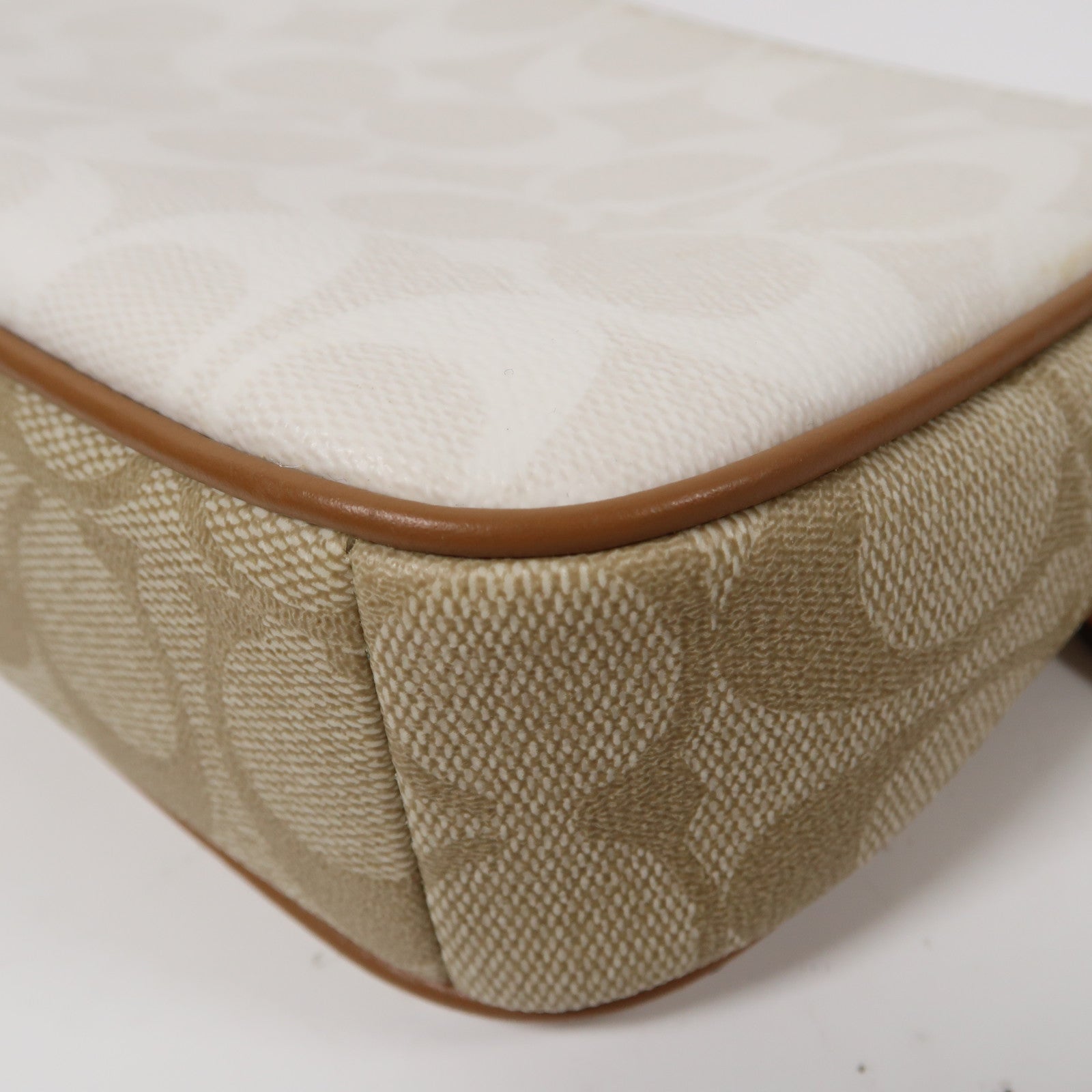 COACH 塗層帆布Shoulder Bag金扣肩背袋啡色/白色