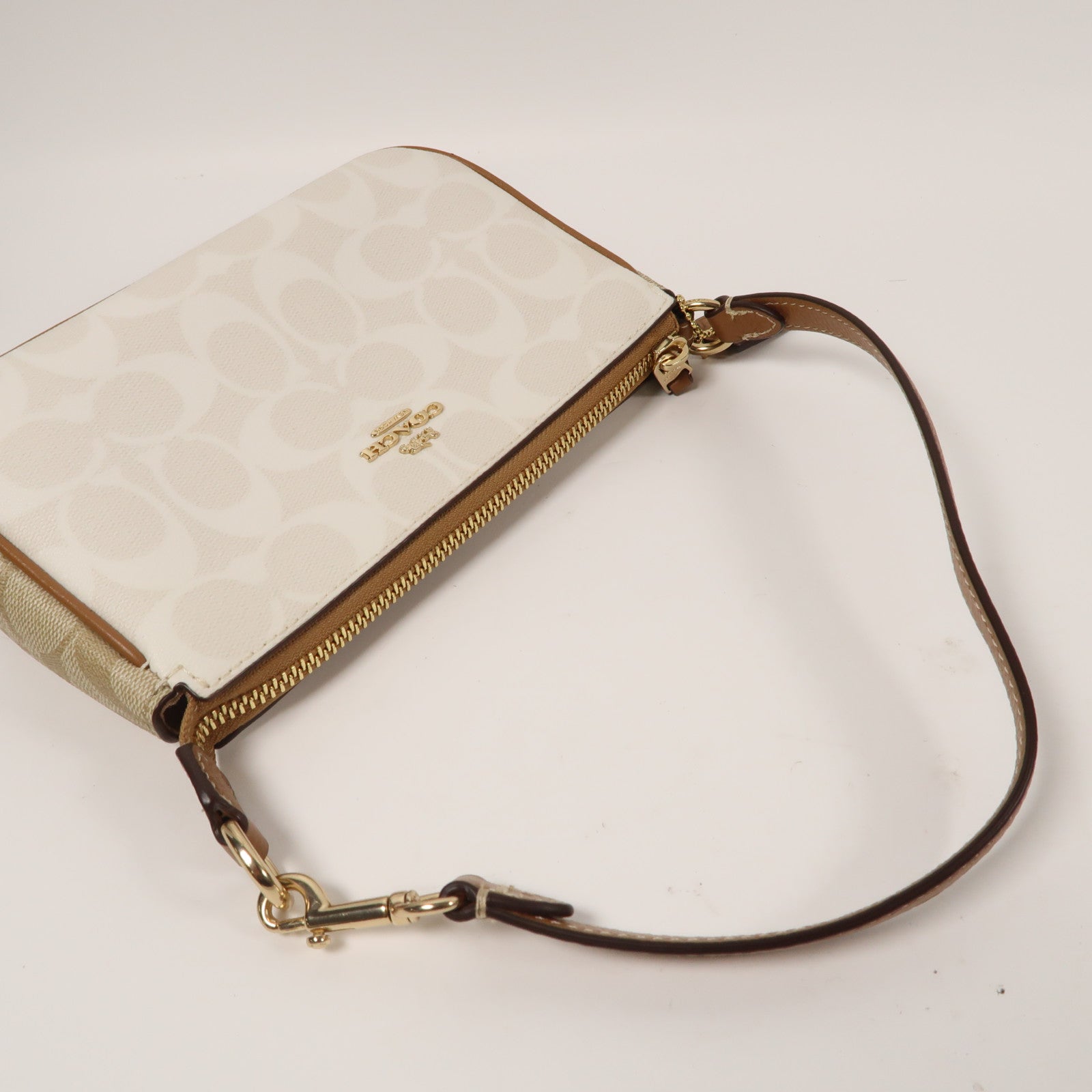 COACH 塗層帆布Shoulder Bag金扣肩背袋啡色/白色