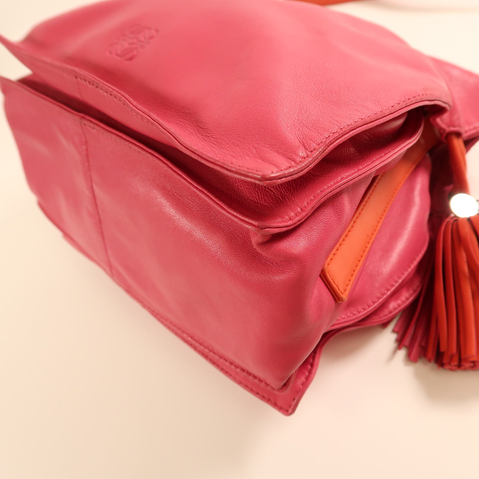 LOEWE 牛皮皮革Shoulder Bag銀扣肩背袋