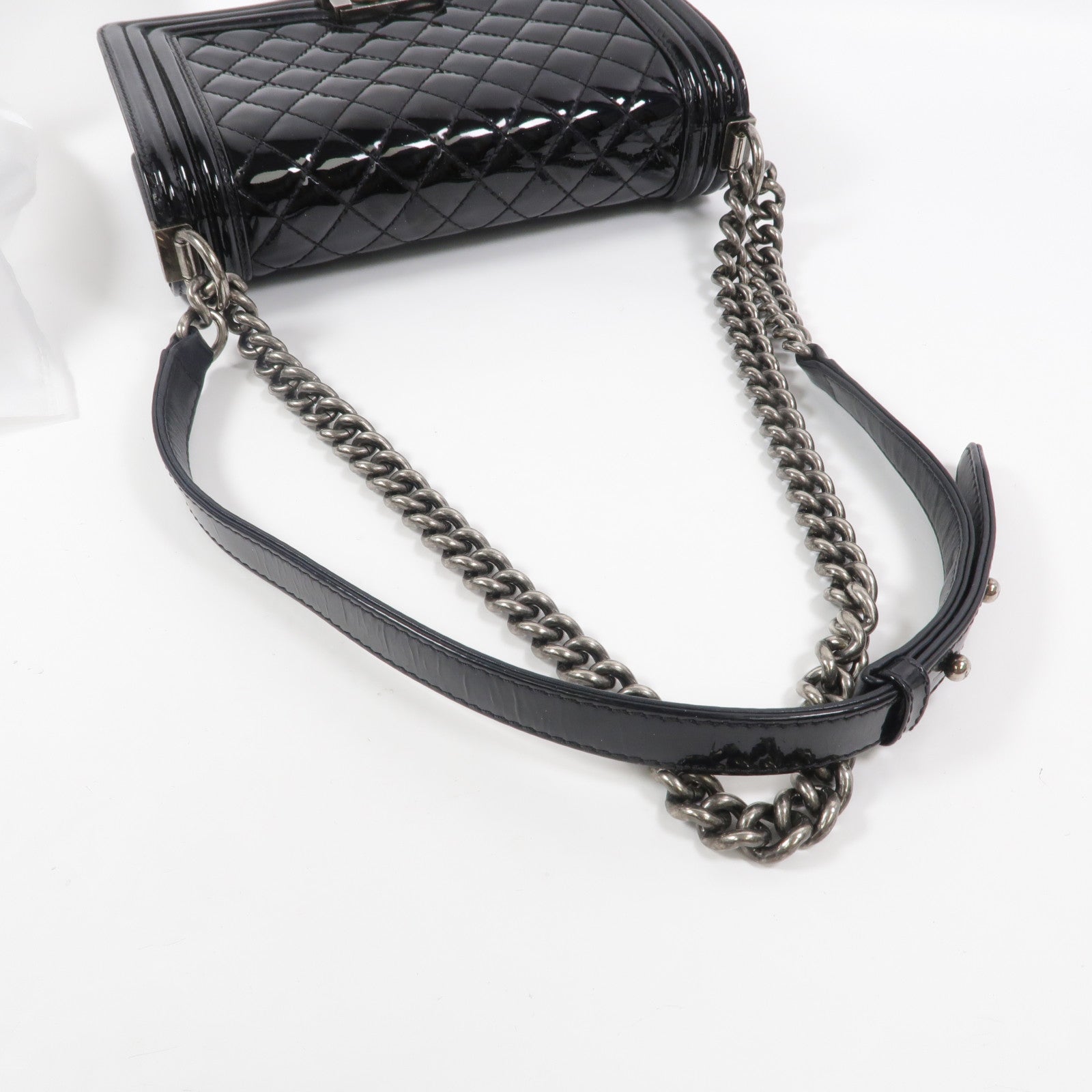 CHANEL 漆皮皮革Boy 25鏈帶肩背袋