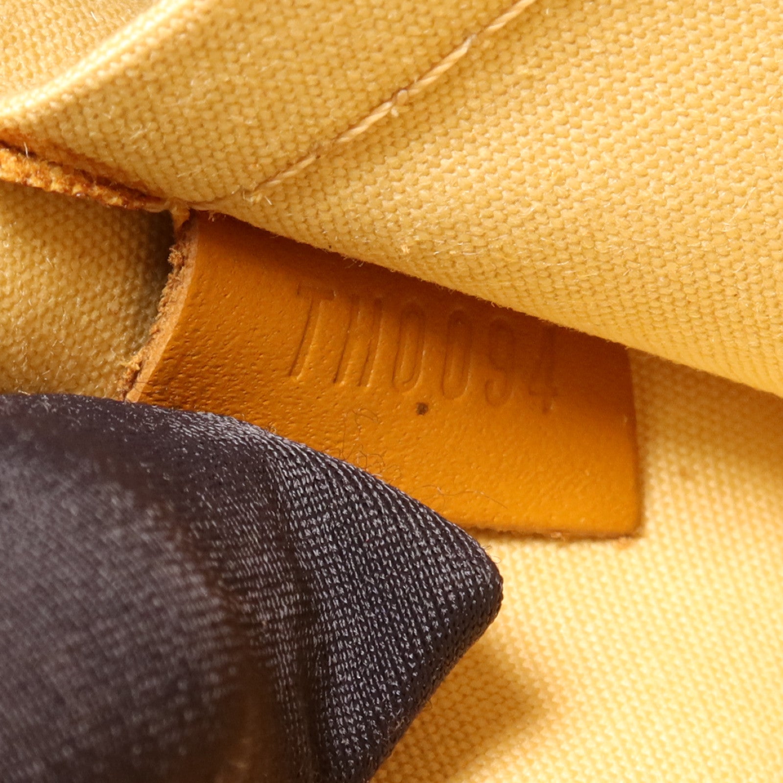 LOUIS VUITTON Monogram Mini Pochette Kathleen金扣肩背袋