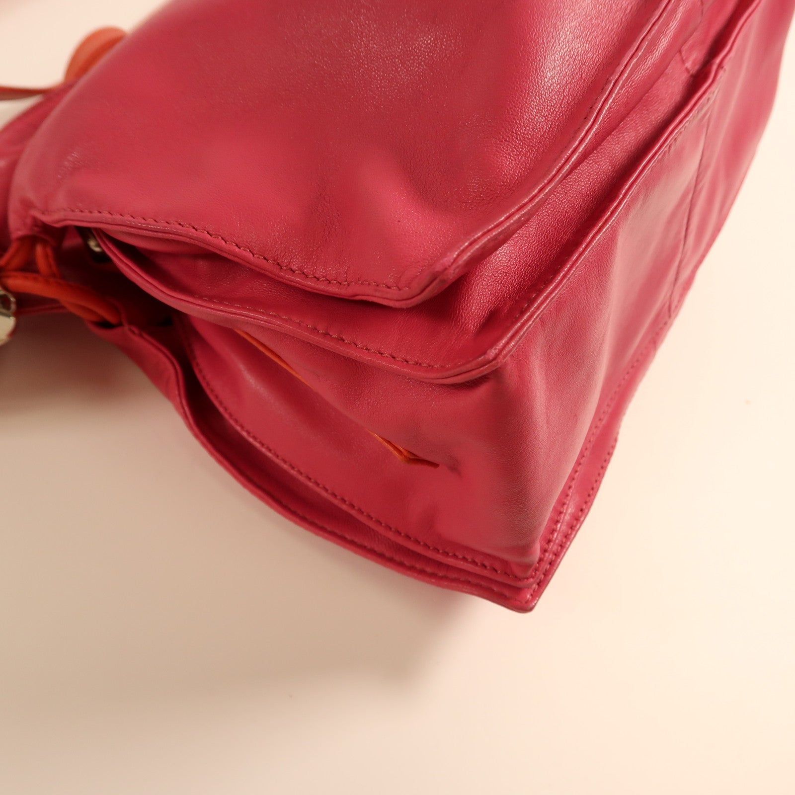 LOEWE 牛皮皮革Shoulder Bag銀扣肩背袋