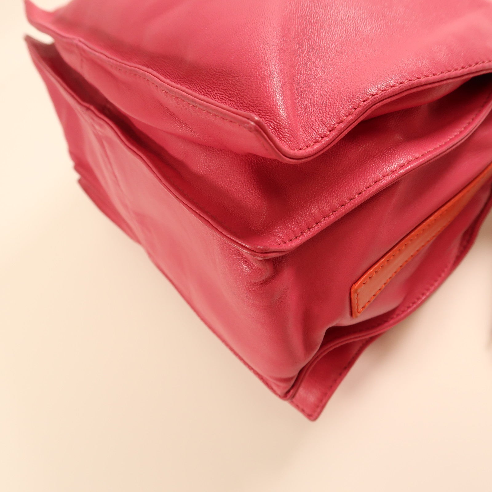 LOEWE 牛皮皮革Shoulder Bag銀扣肩背袋