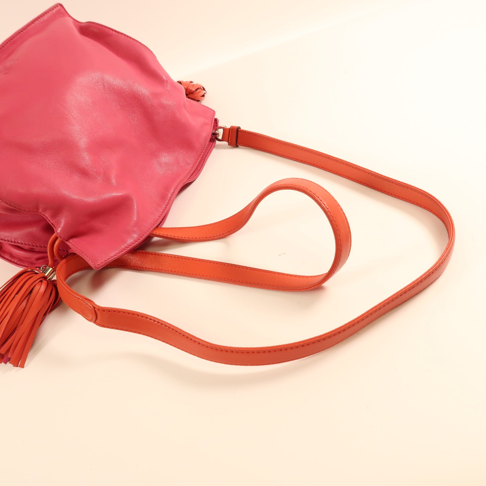 LOEWE 牛皮皮革Shoulder Bag銀扣肩背袋