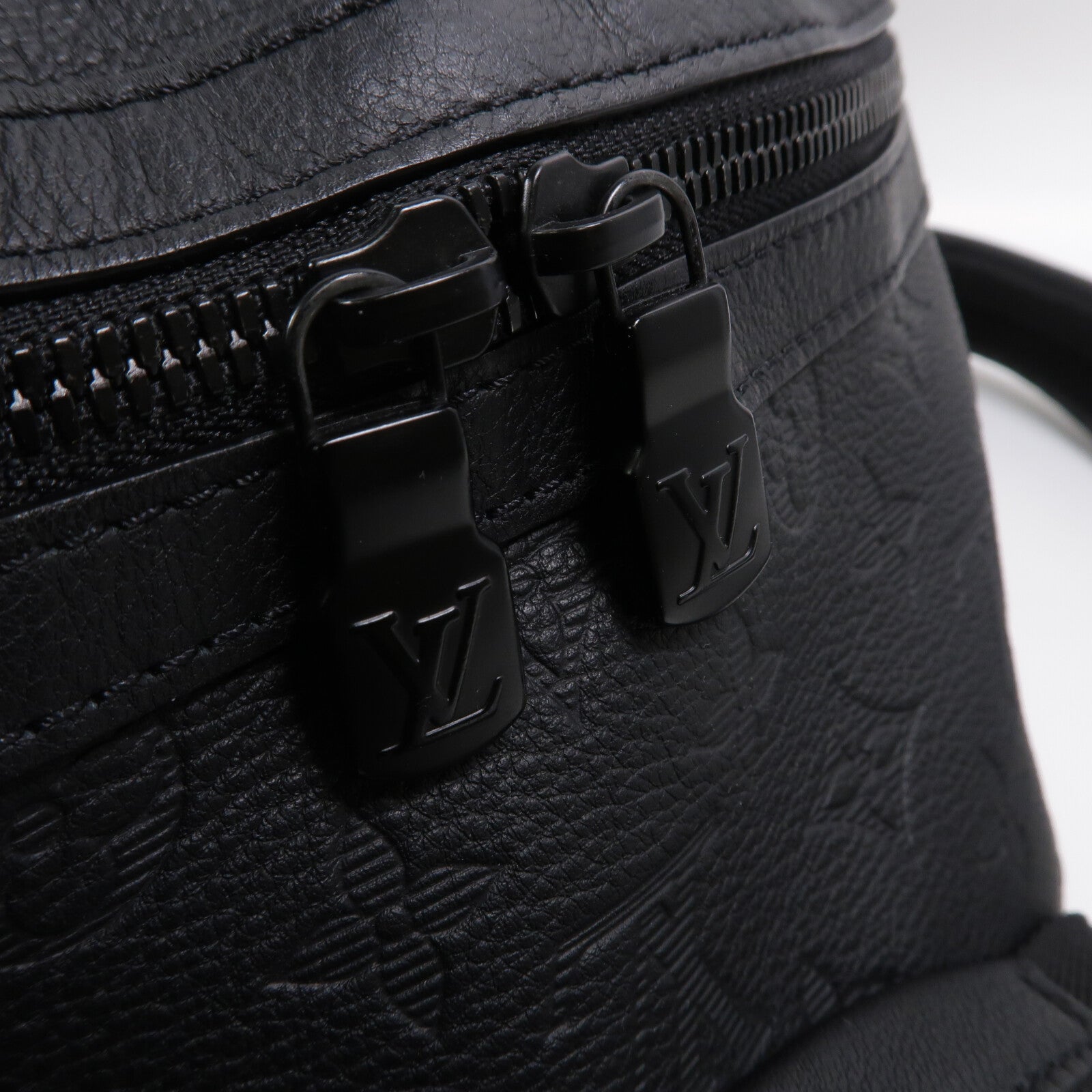 LOUIS VUITTON Monogram Shadow Discovery Backpack PM背包