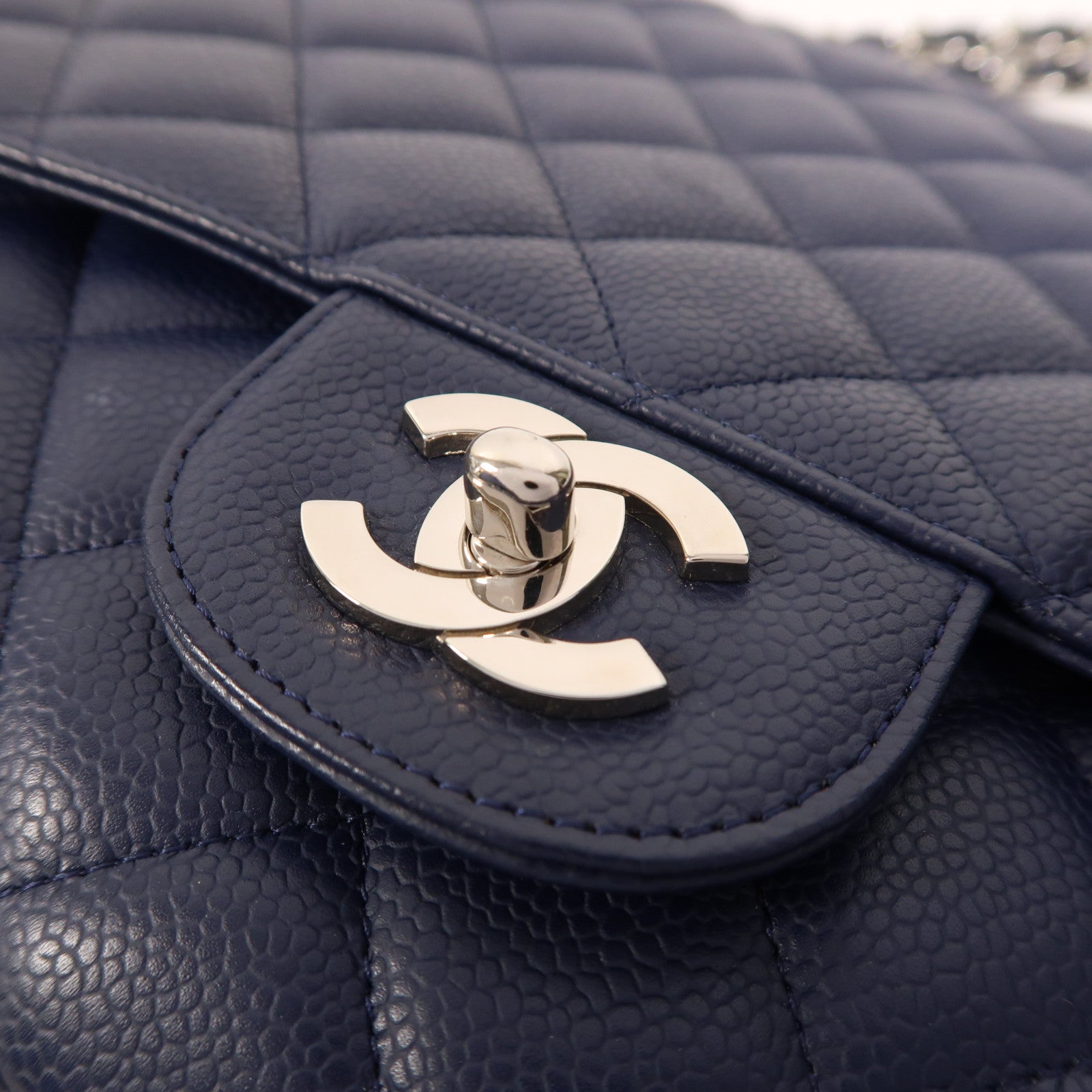 CHANEL 牛皮皮革Maxi Classic銀扣鏈帶肩背袋