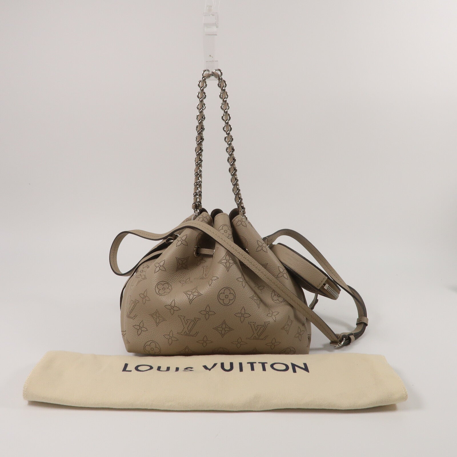 LOUIS VUITTON Mahina皮革Bella鏈帶肩背袋