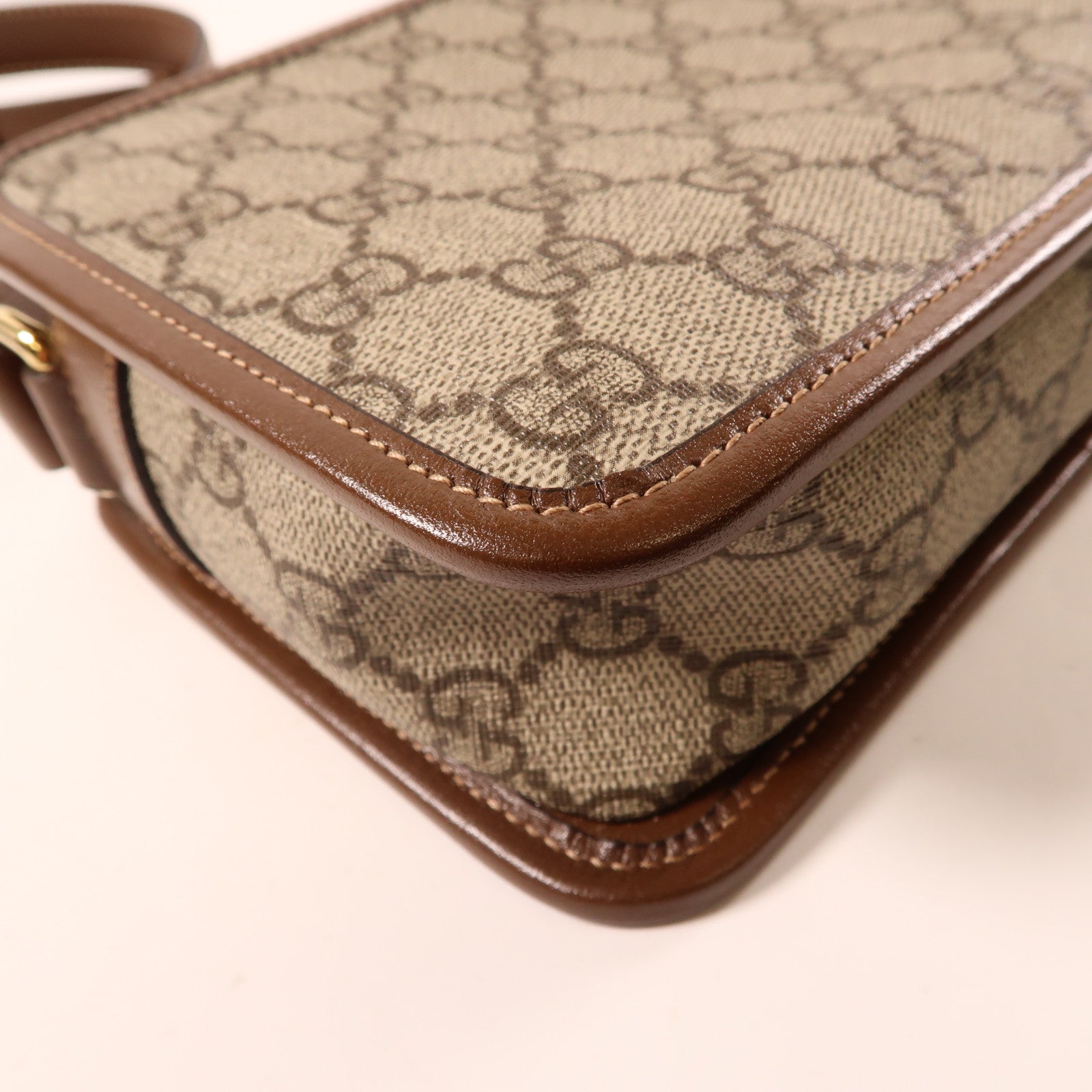 GUCCI 塗層帆布Interlocking G Bag金扣肩背袋