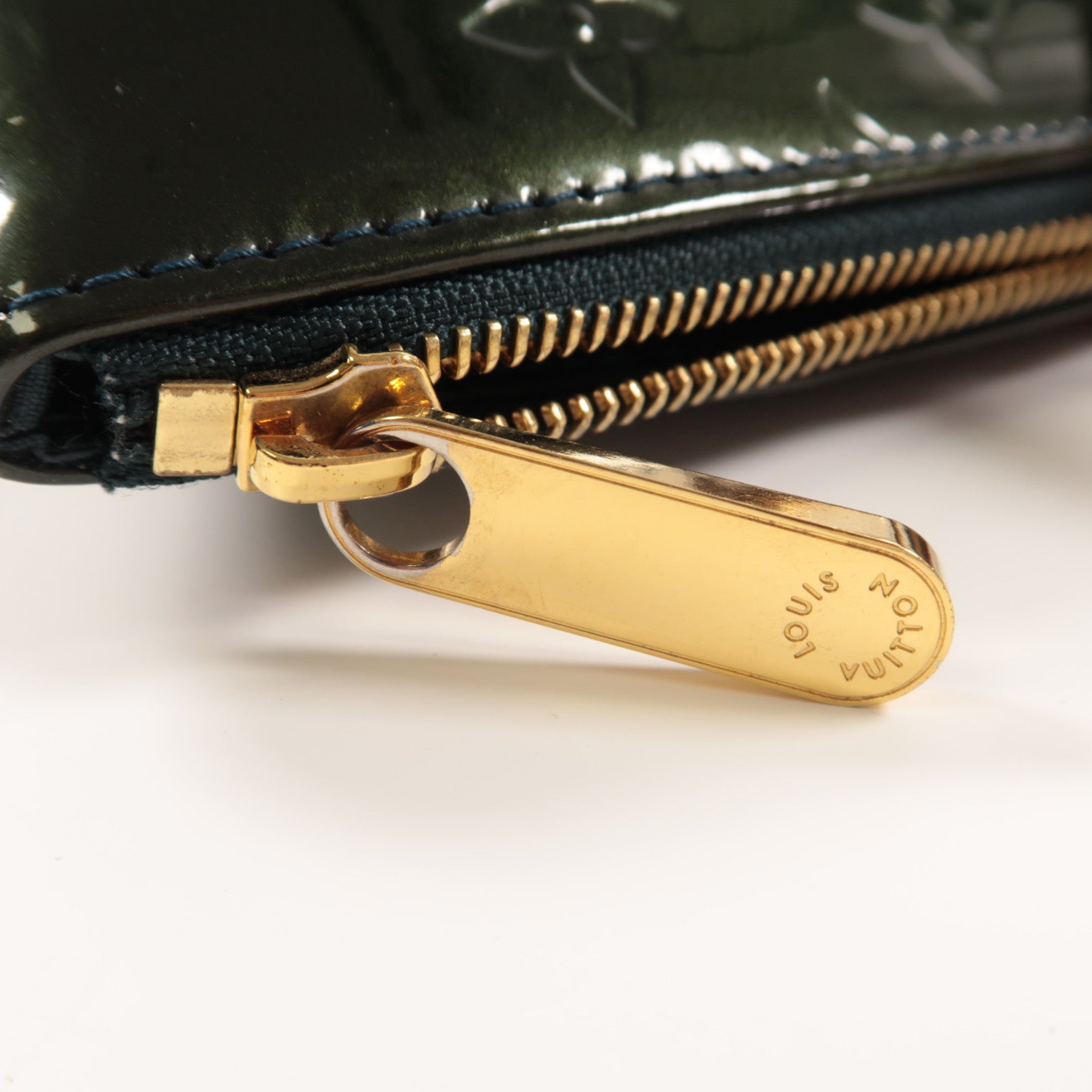 LOUIS VUITTON Monogram Vernis Bellevue PM金扣手挽袋綠色