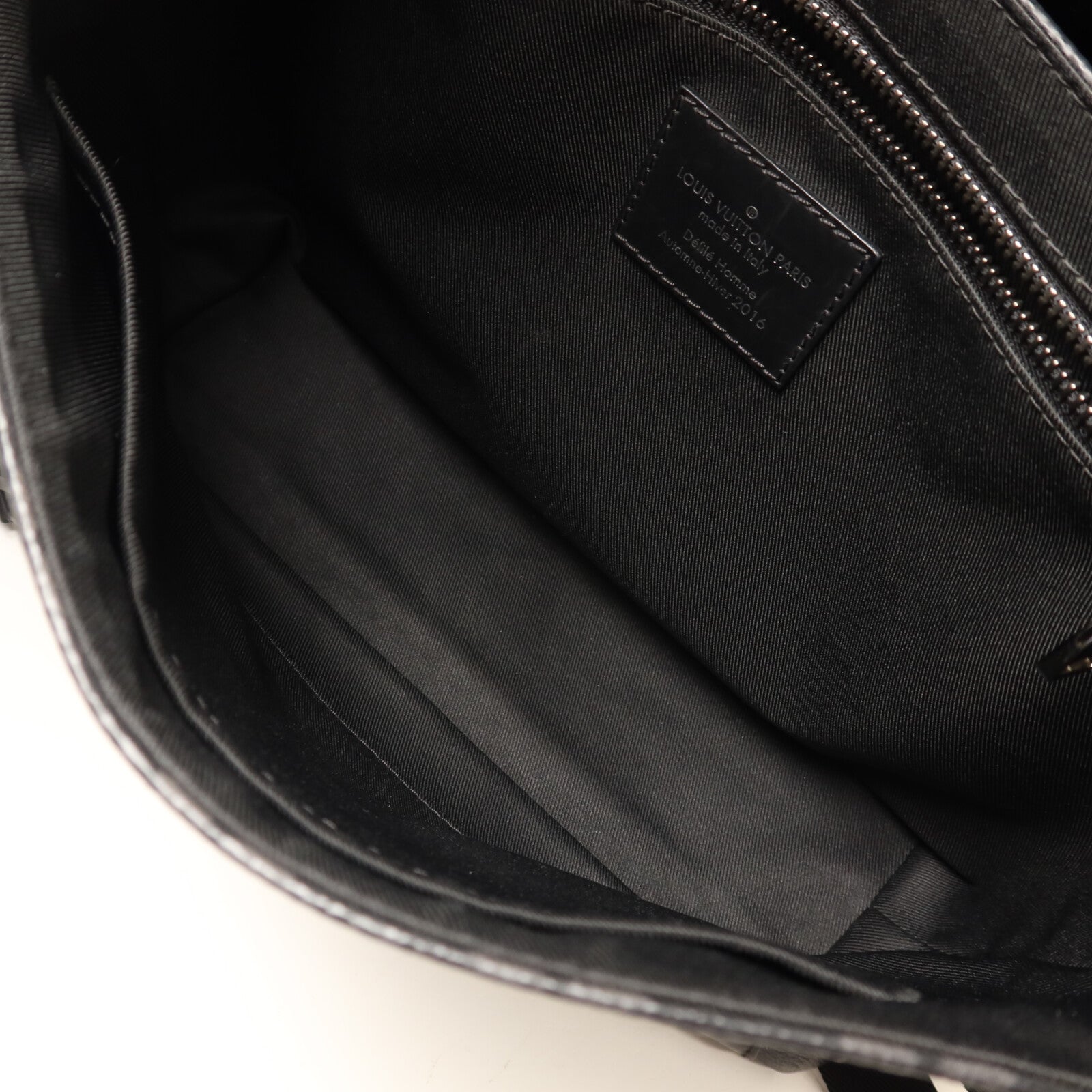 LOUIS VUITTON Monogram Eclipse Messenger PM Voyager肩背袋