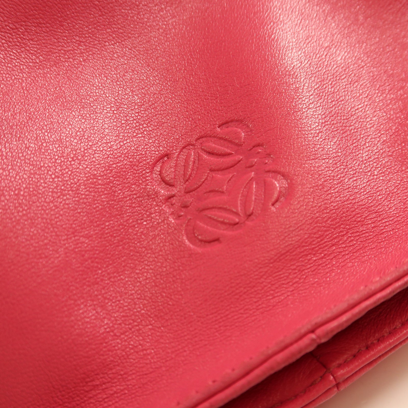 LOEWE 牛皮皮革Shoulder Bag銀扣肩背袋