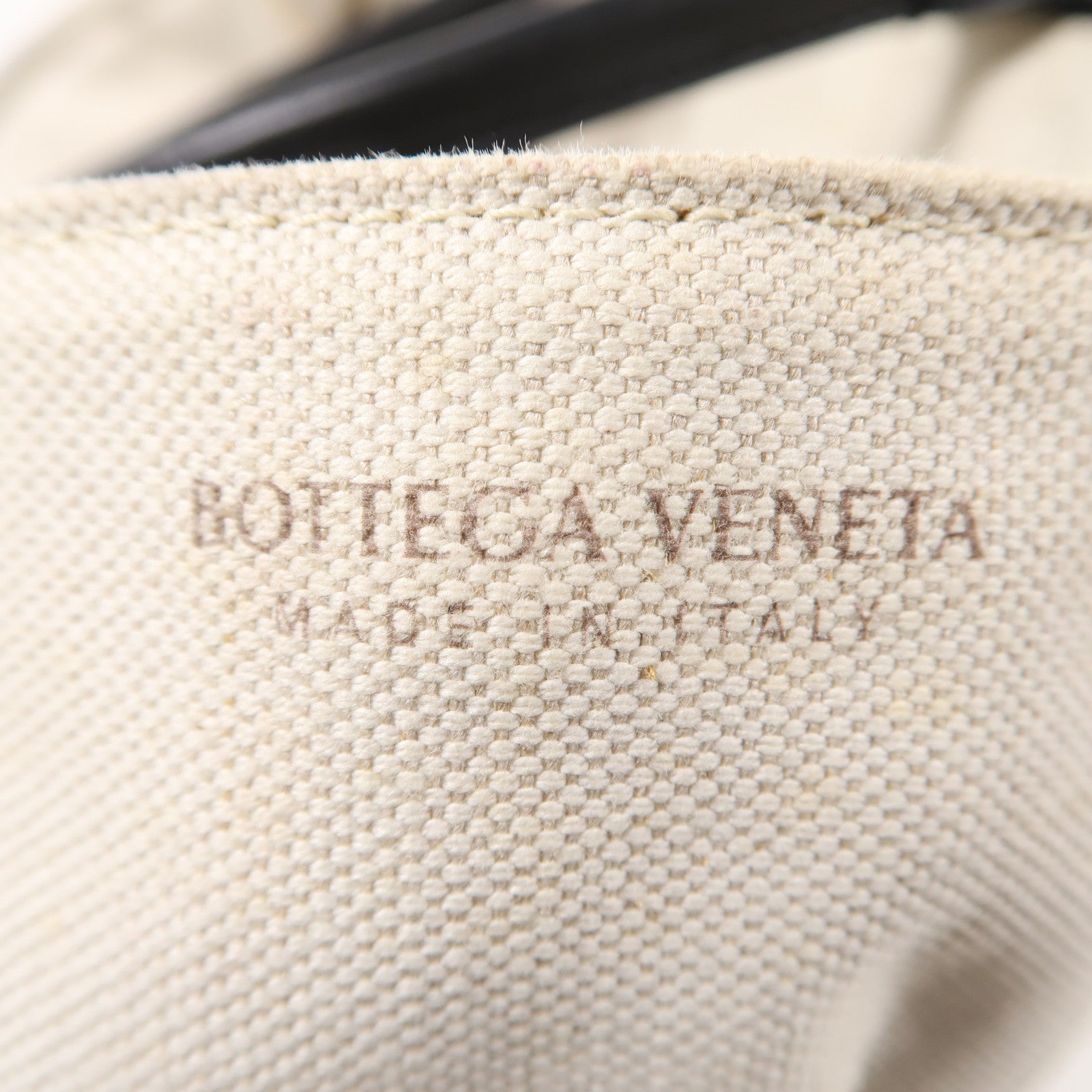 BOTTEGA VENETA 帆布Arco Tote Bag金扣手挽袋白色/黑色