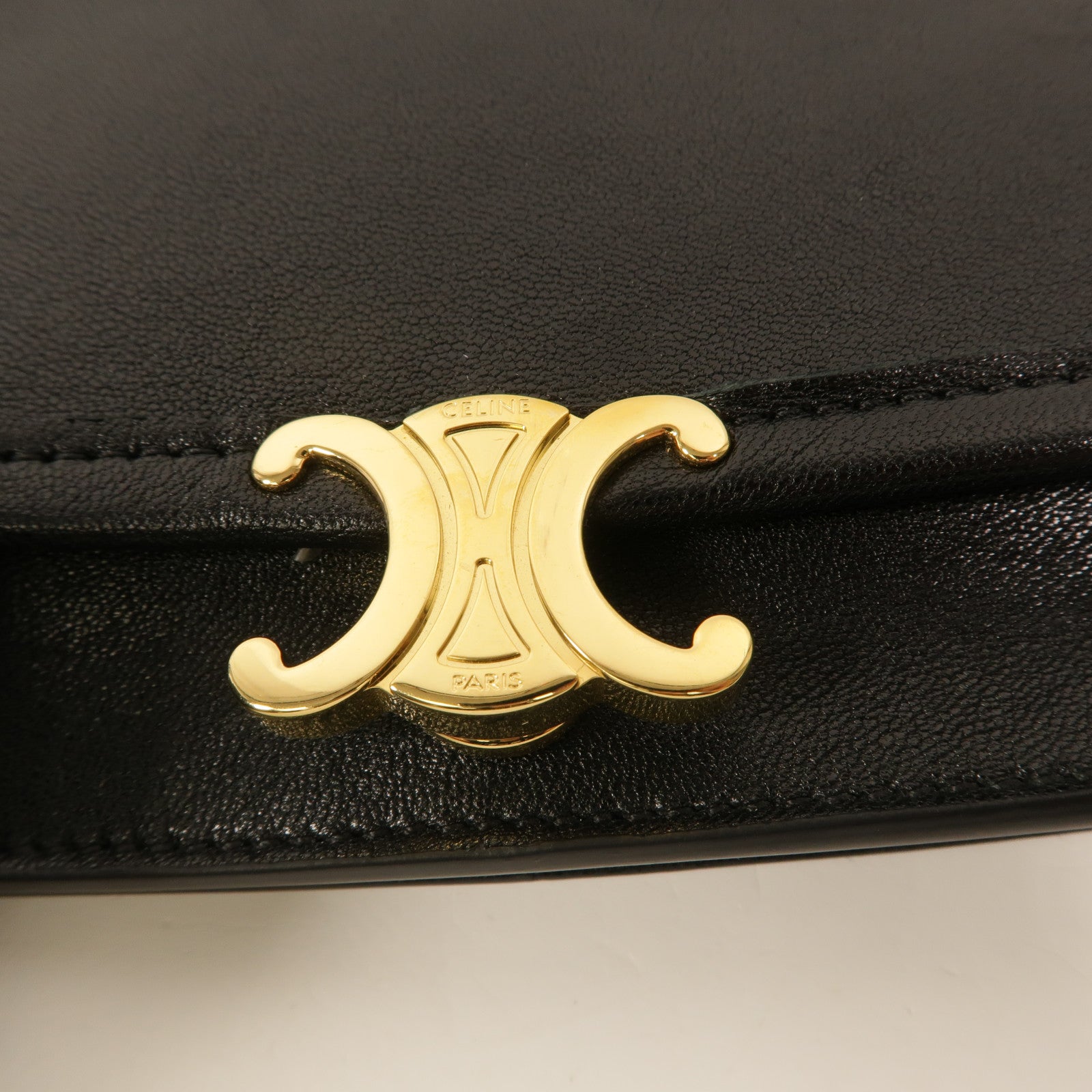 CELINE 羊皮皮革Soft Triomphe Besace肩背袋