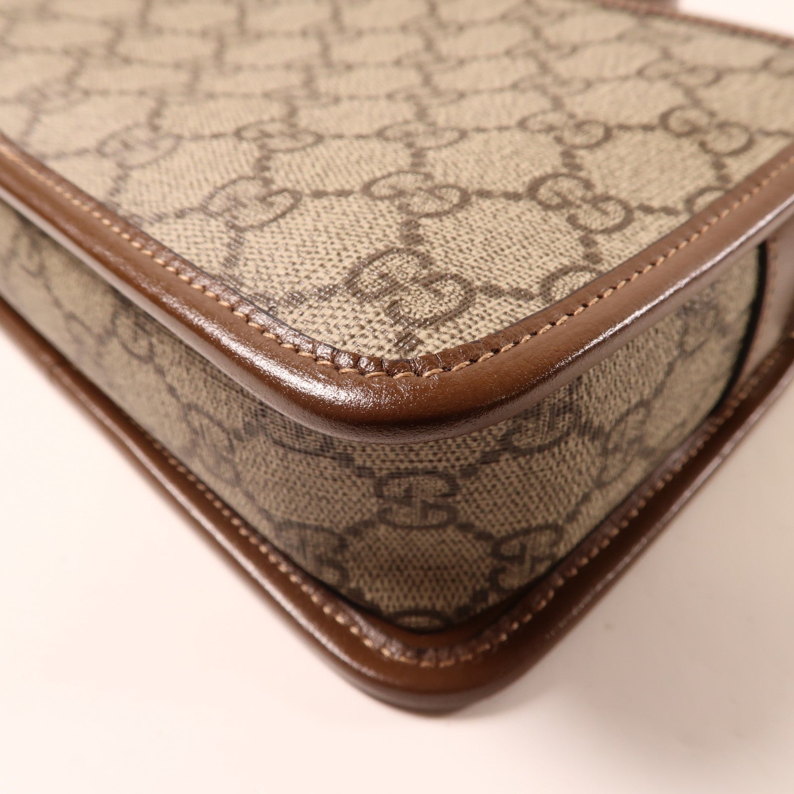 GUCCI 塗層帆布Interlocking G Bag金扣肩背袋